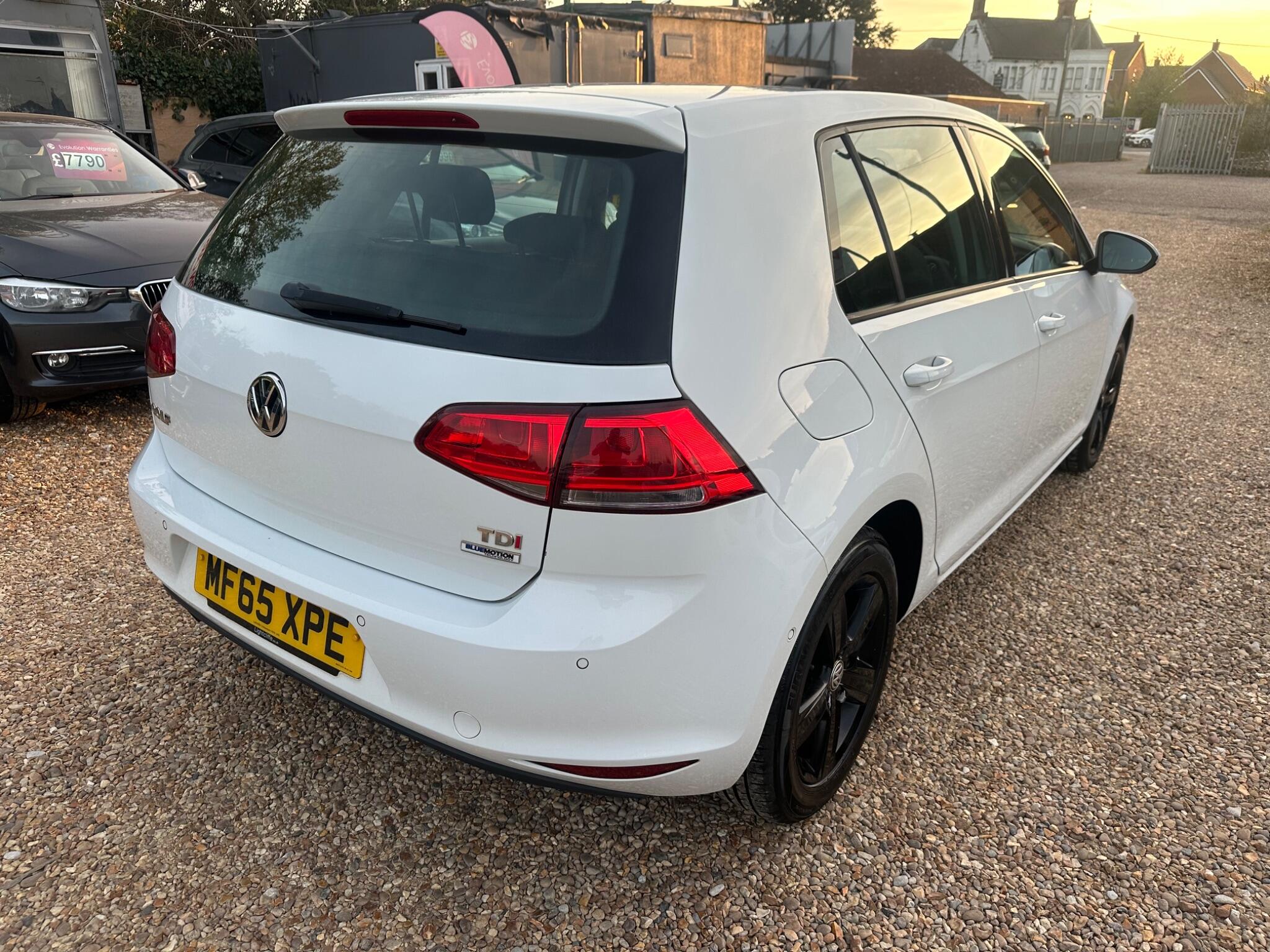 Volkswagen Golf view 18