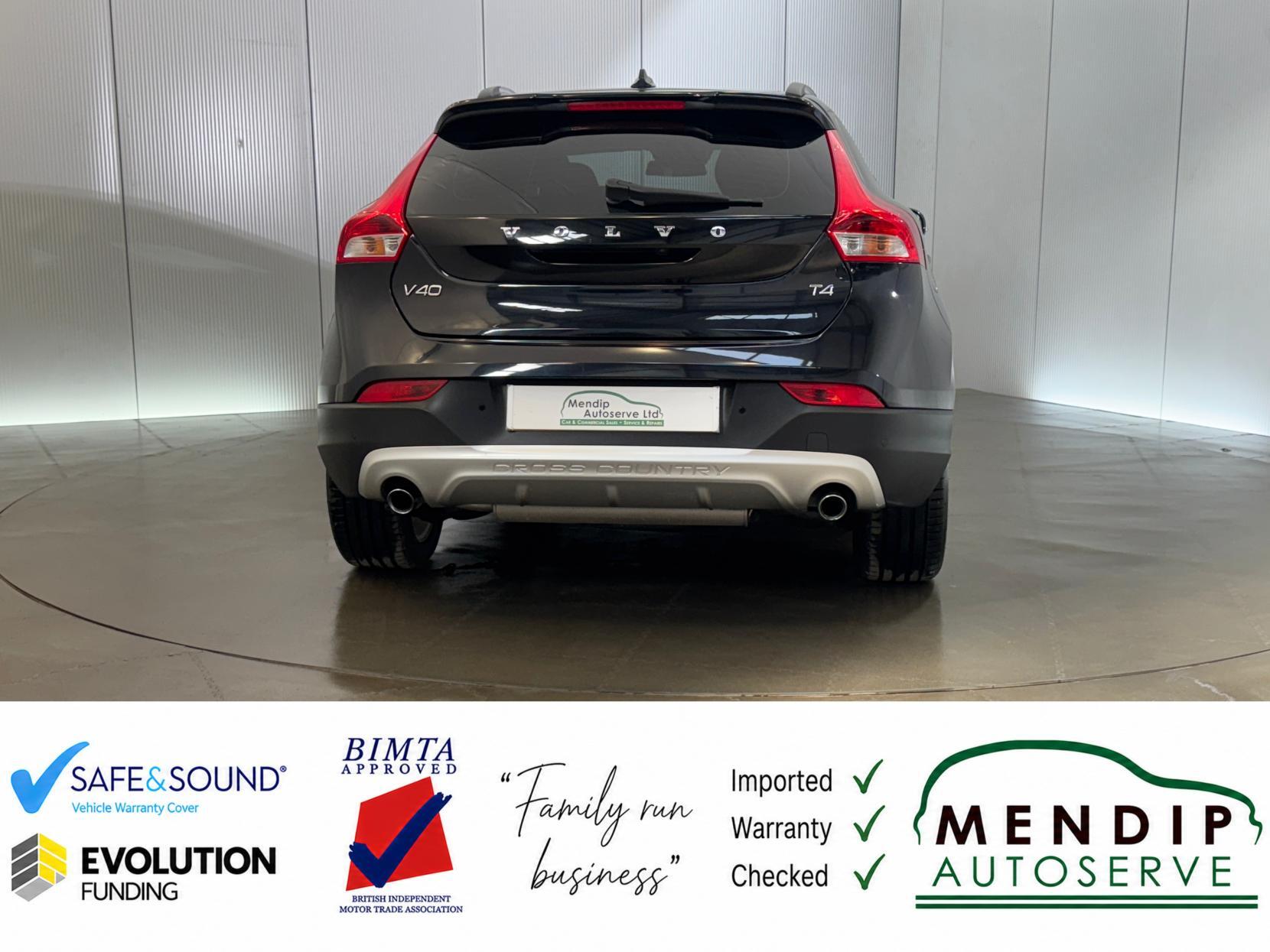 Volvo V40 Cross Country view 17