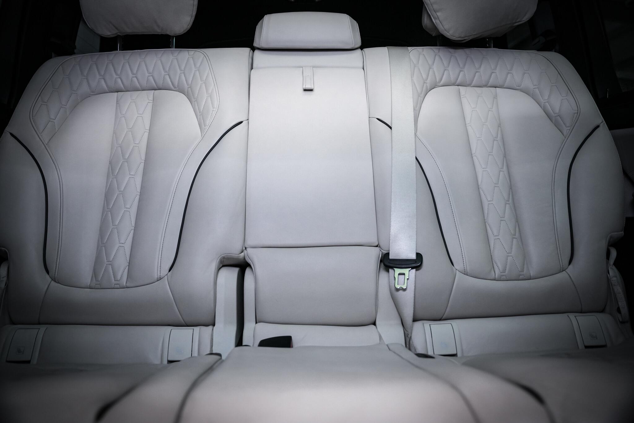 BMW X7 view 25