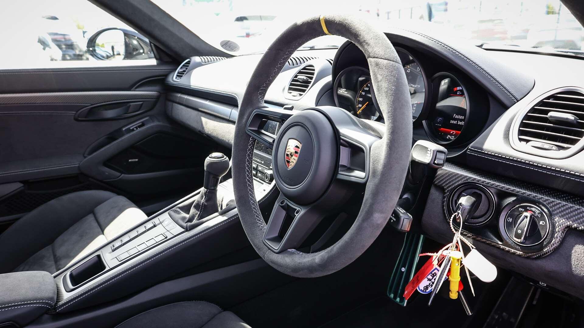 Porsche Cayman view 12