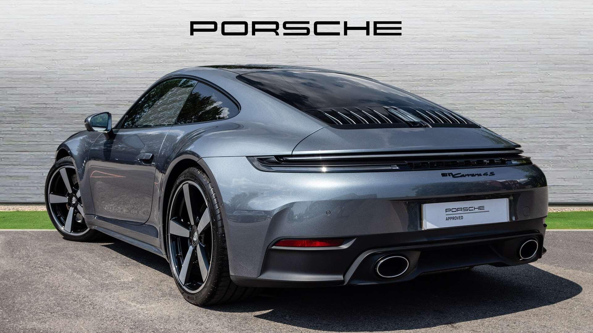 Porsche 911 view 3