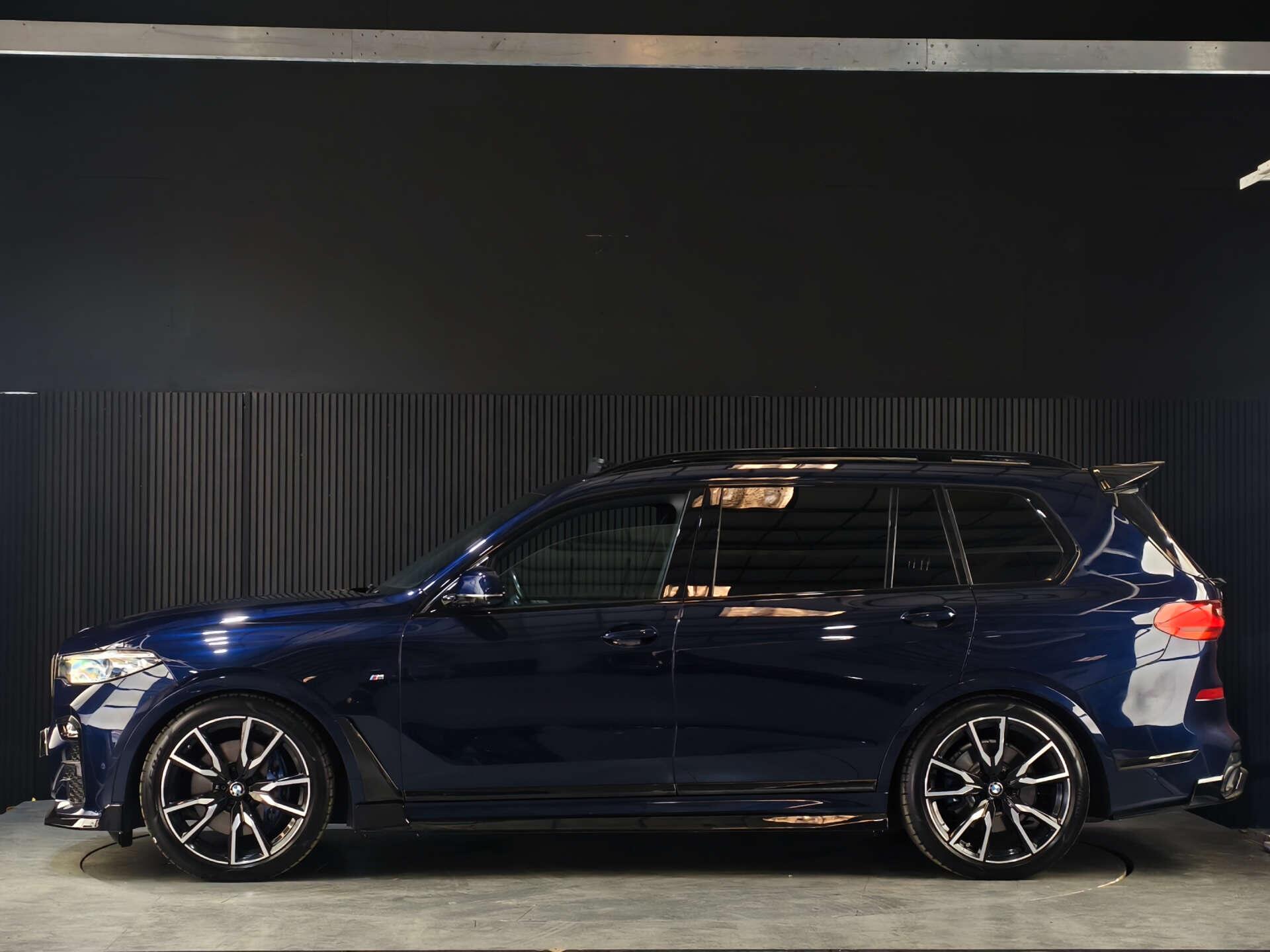 BMW X7 view 12