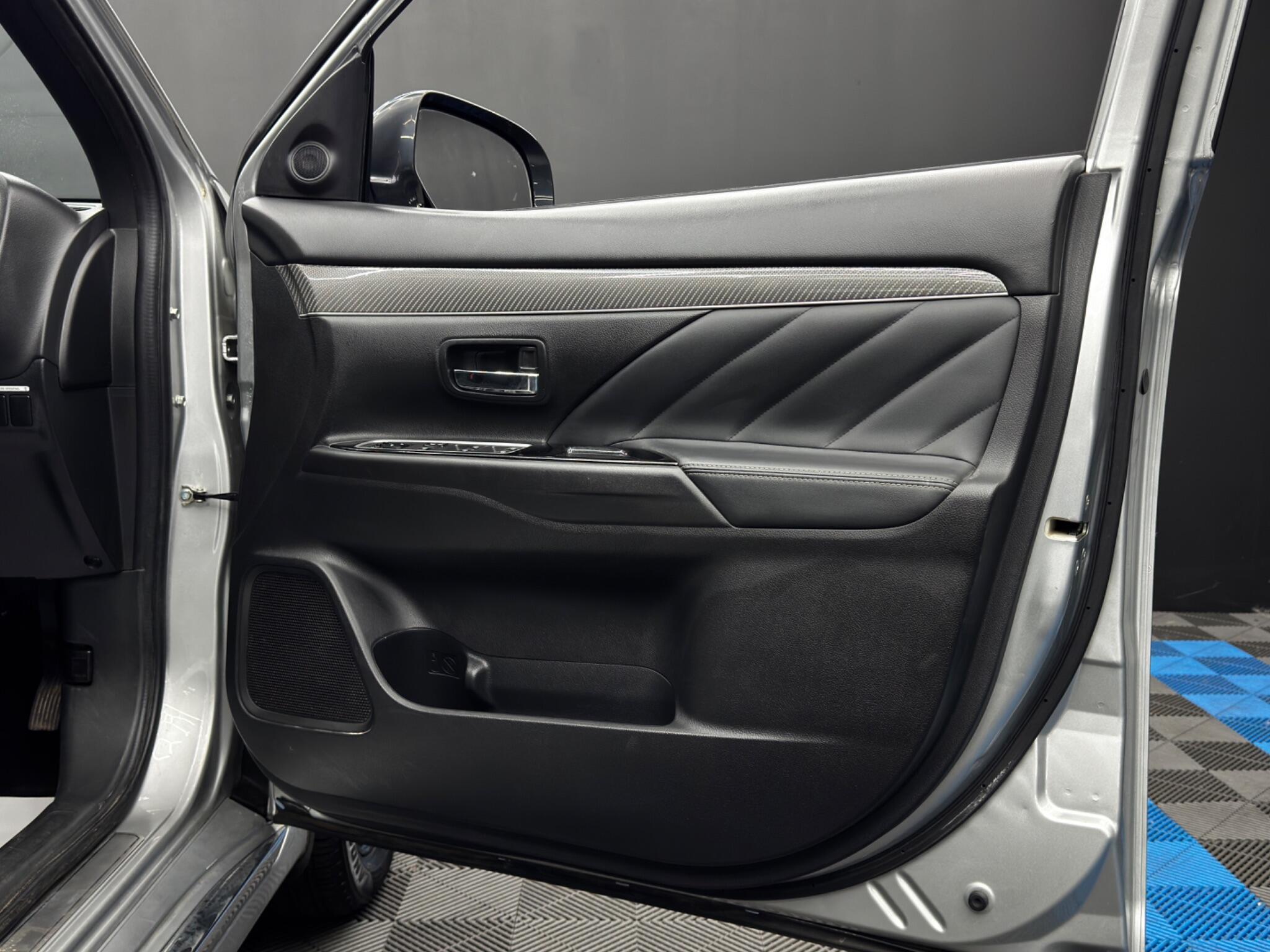 Mitsubishi Outlander view 33