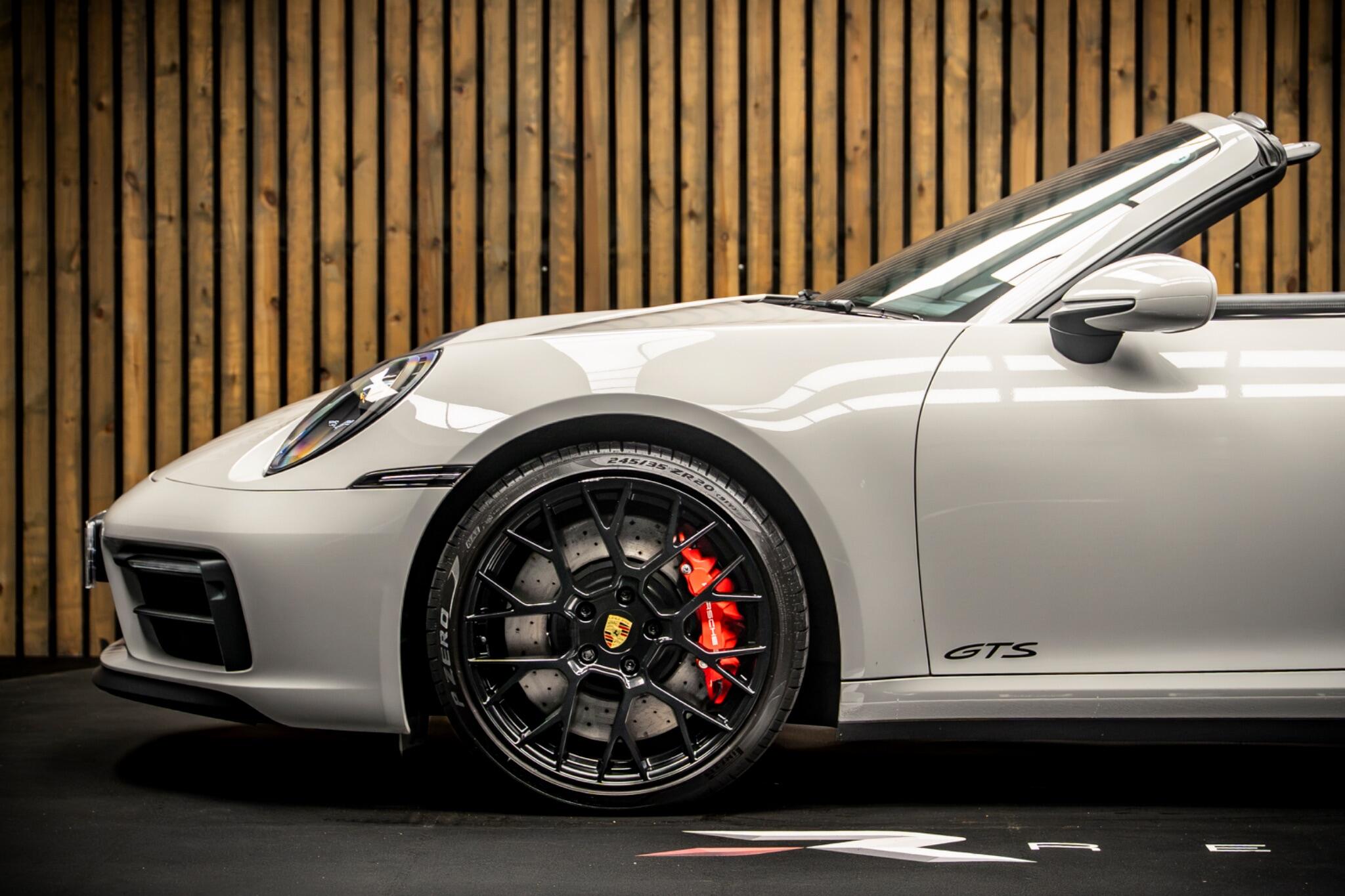 Porsche 911 view 9