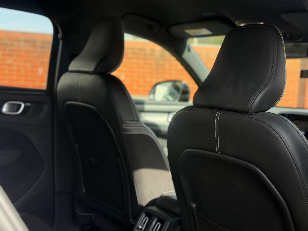 Volvo XC40 view 15