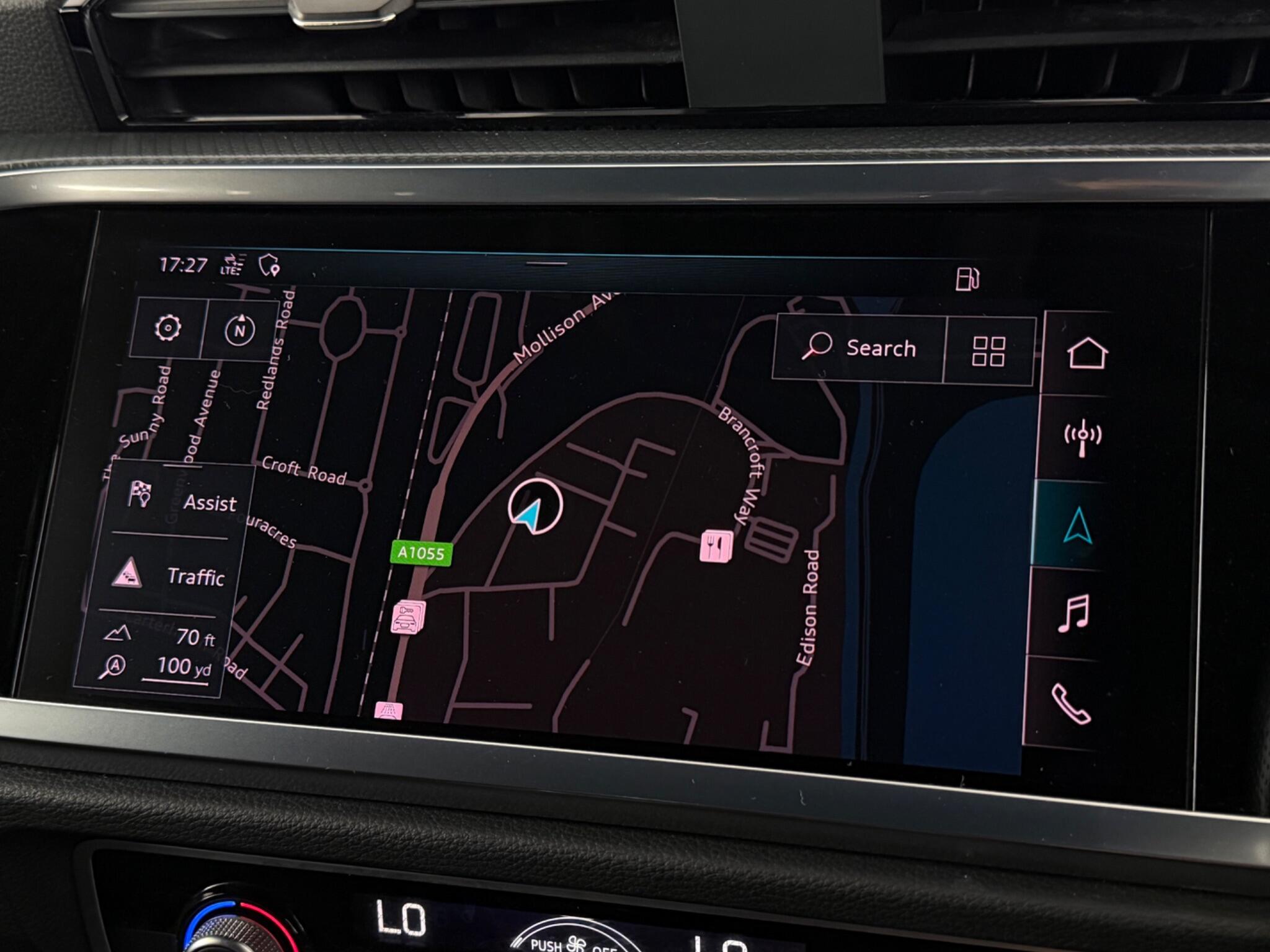 Audi Q3 view 22