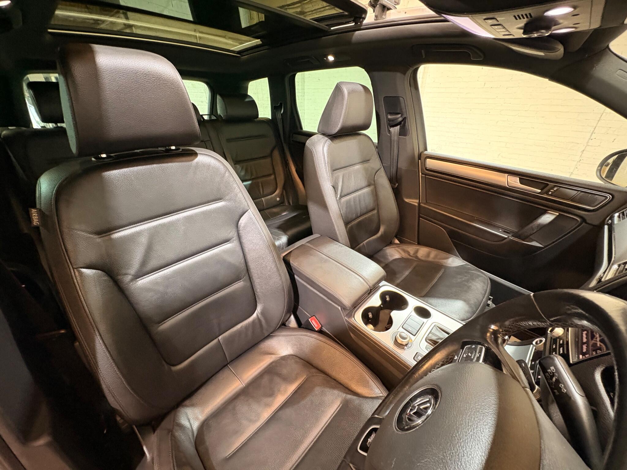 Volkswagen Touareg view 7
