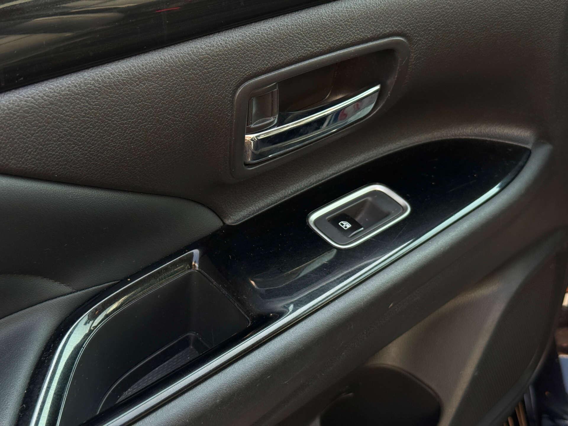 Mitsubishi Outlander view 42
