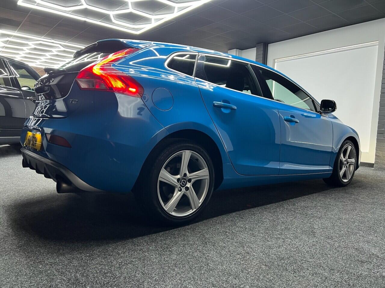 Volvo V40 view 14