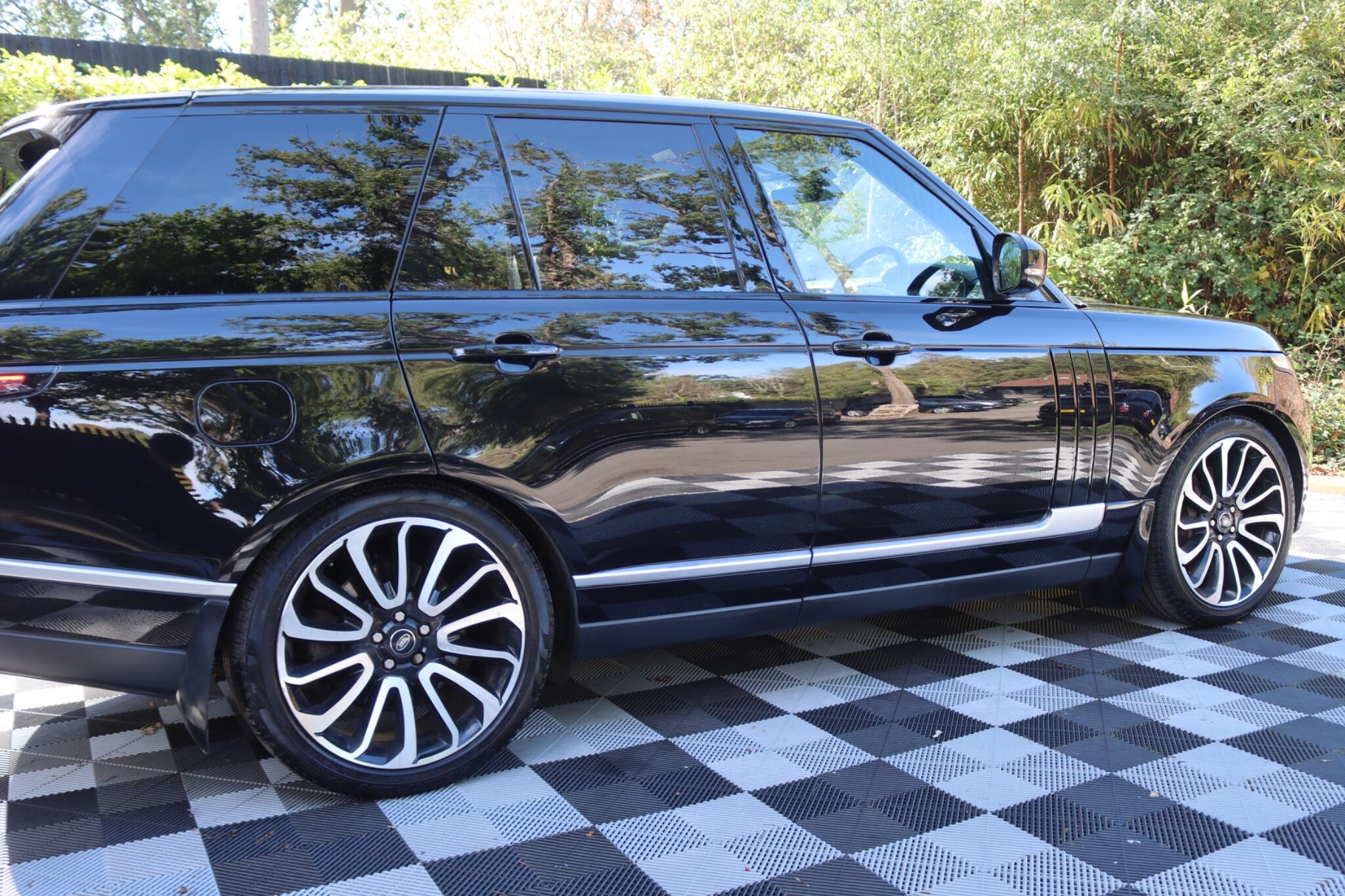 Land Rover Range Rover view 39
