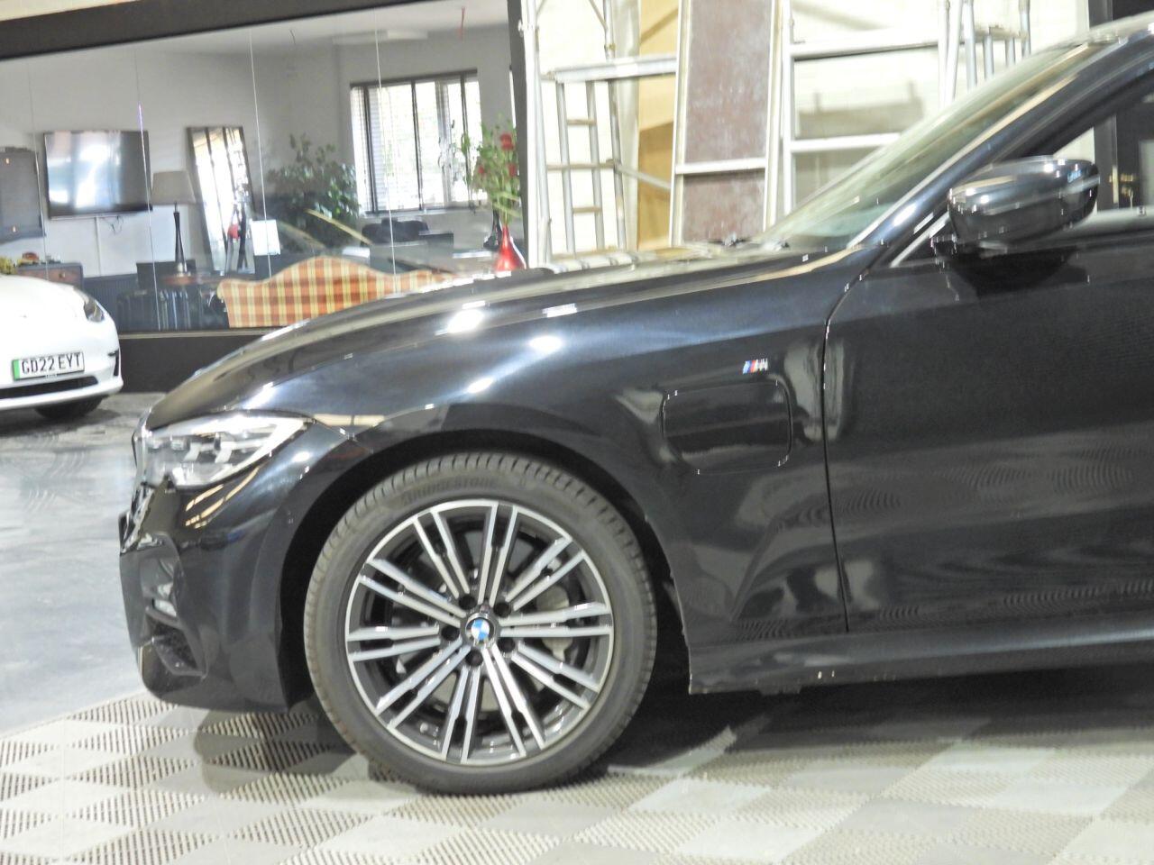 BMW 3 Series view 13