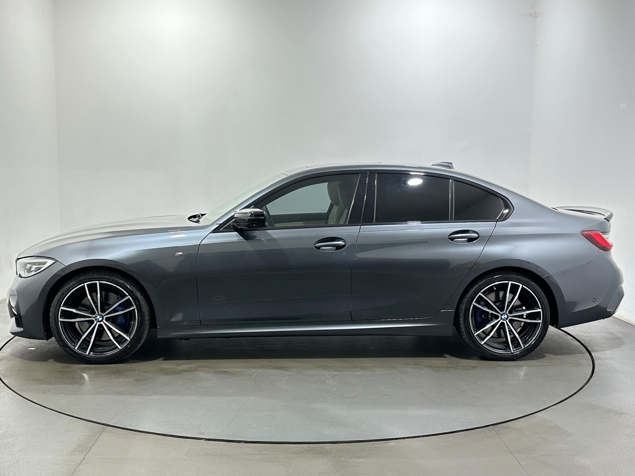 BMW 3 Series view 5