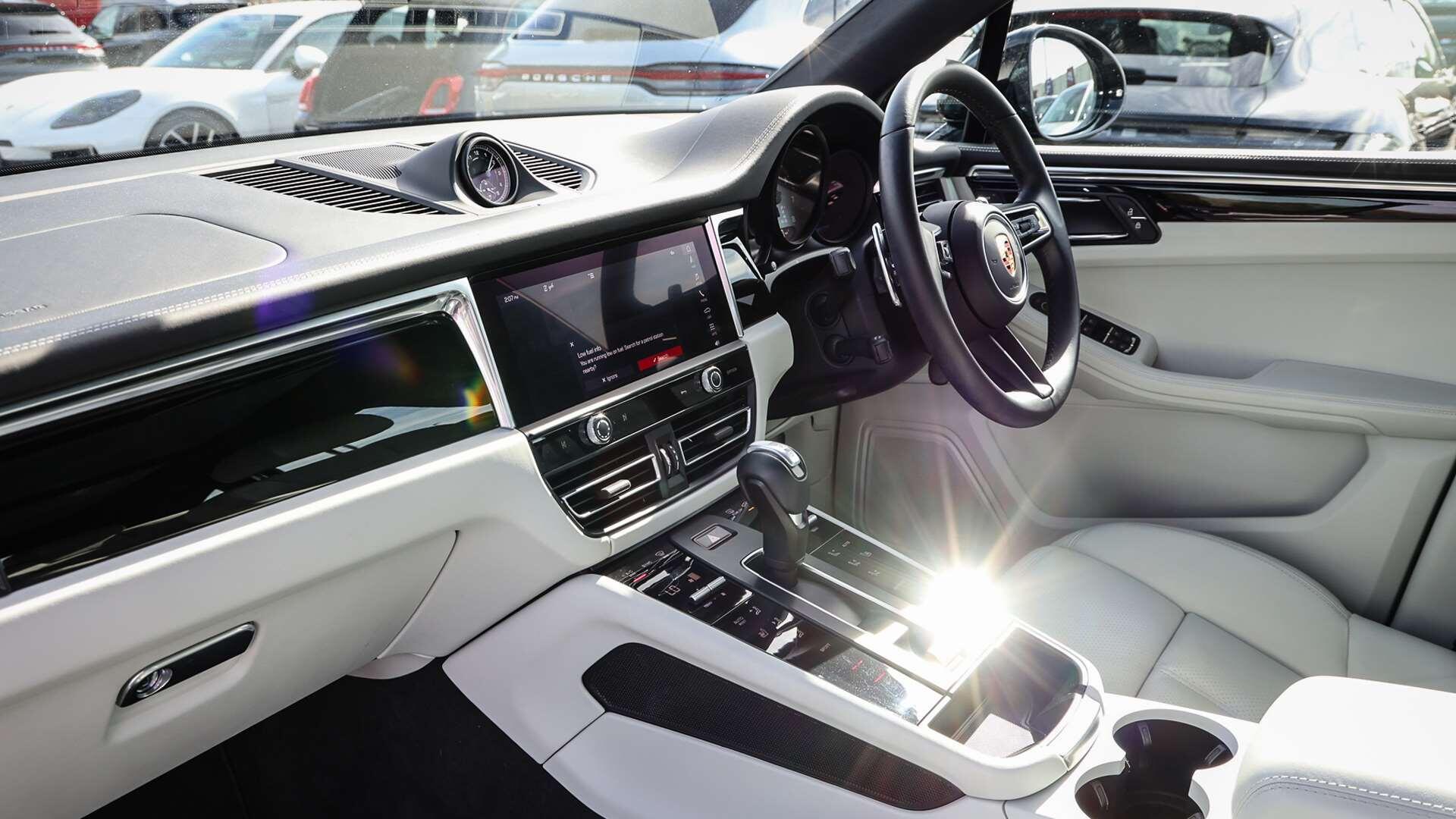 Porsche Macan view 5