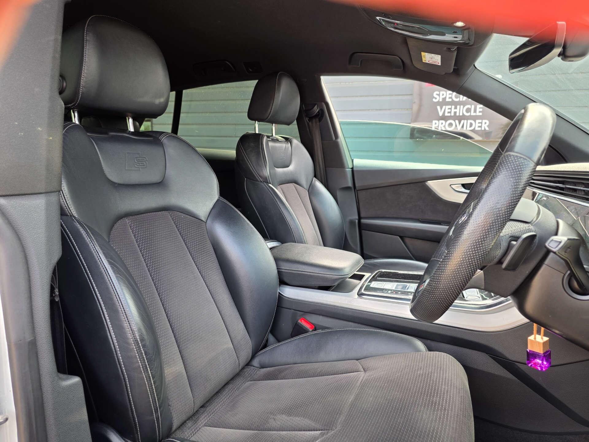 Audi Q8 view 22