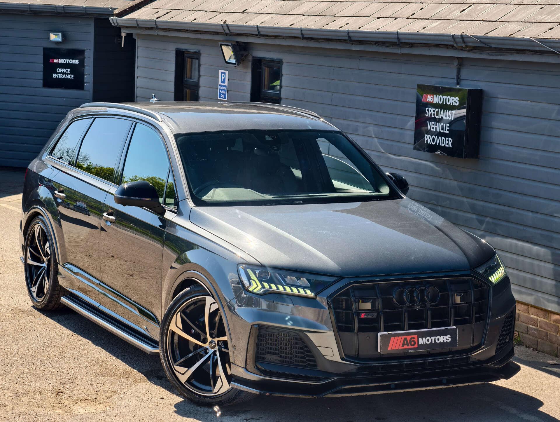 Audi SQ7 view 4