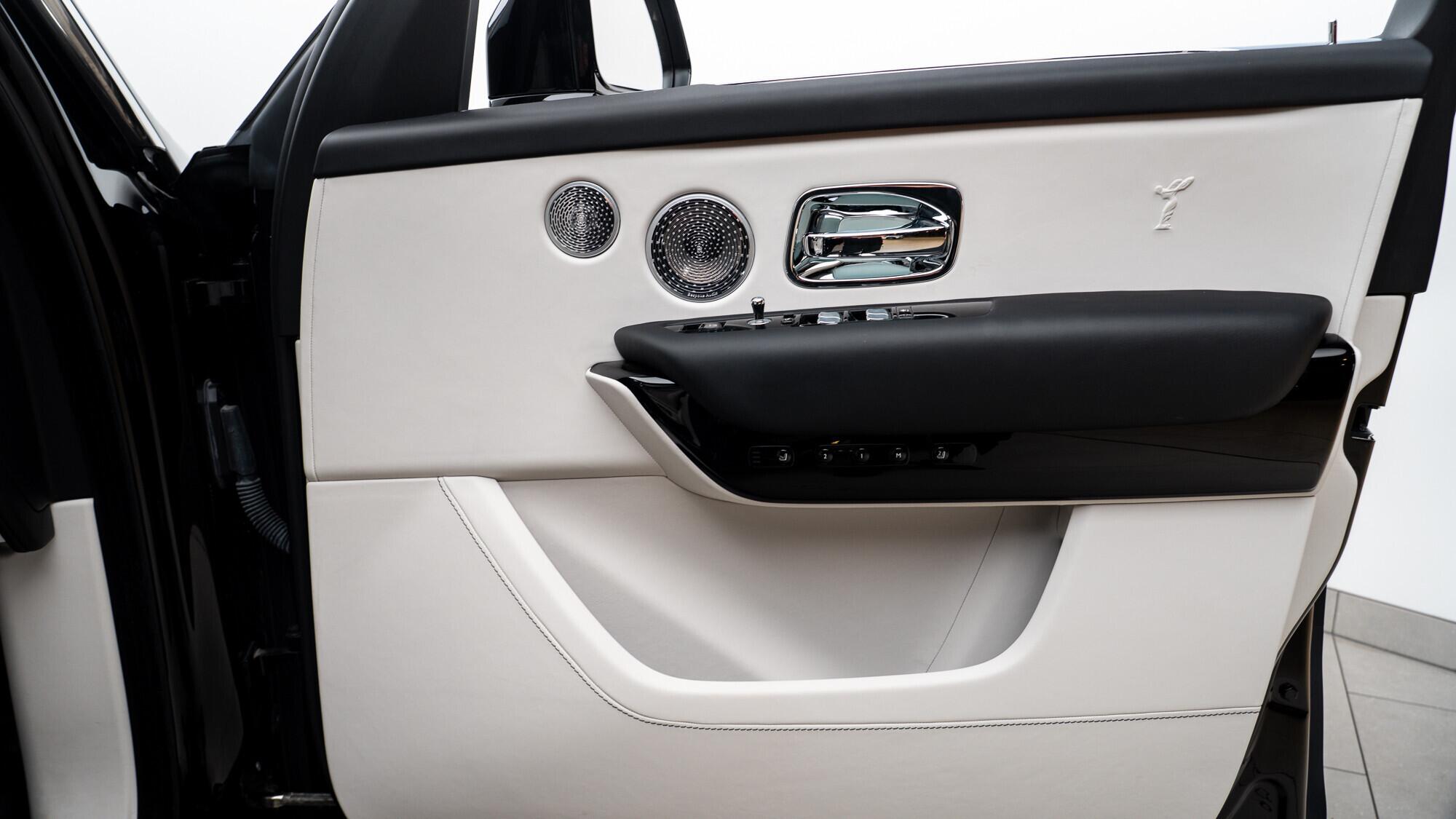Rolls-Royce Cullinan view 44