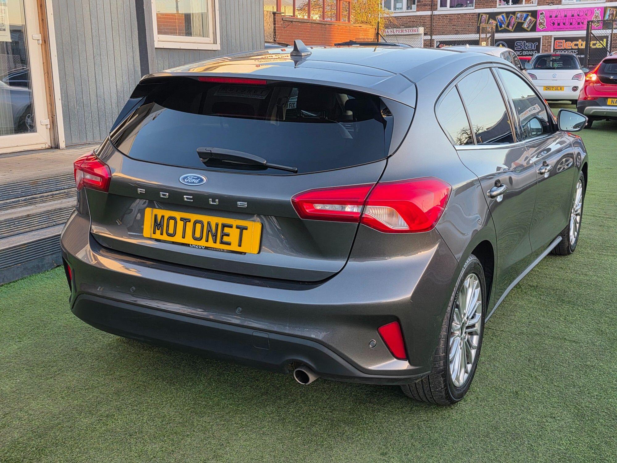 Ford Focus view 23