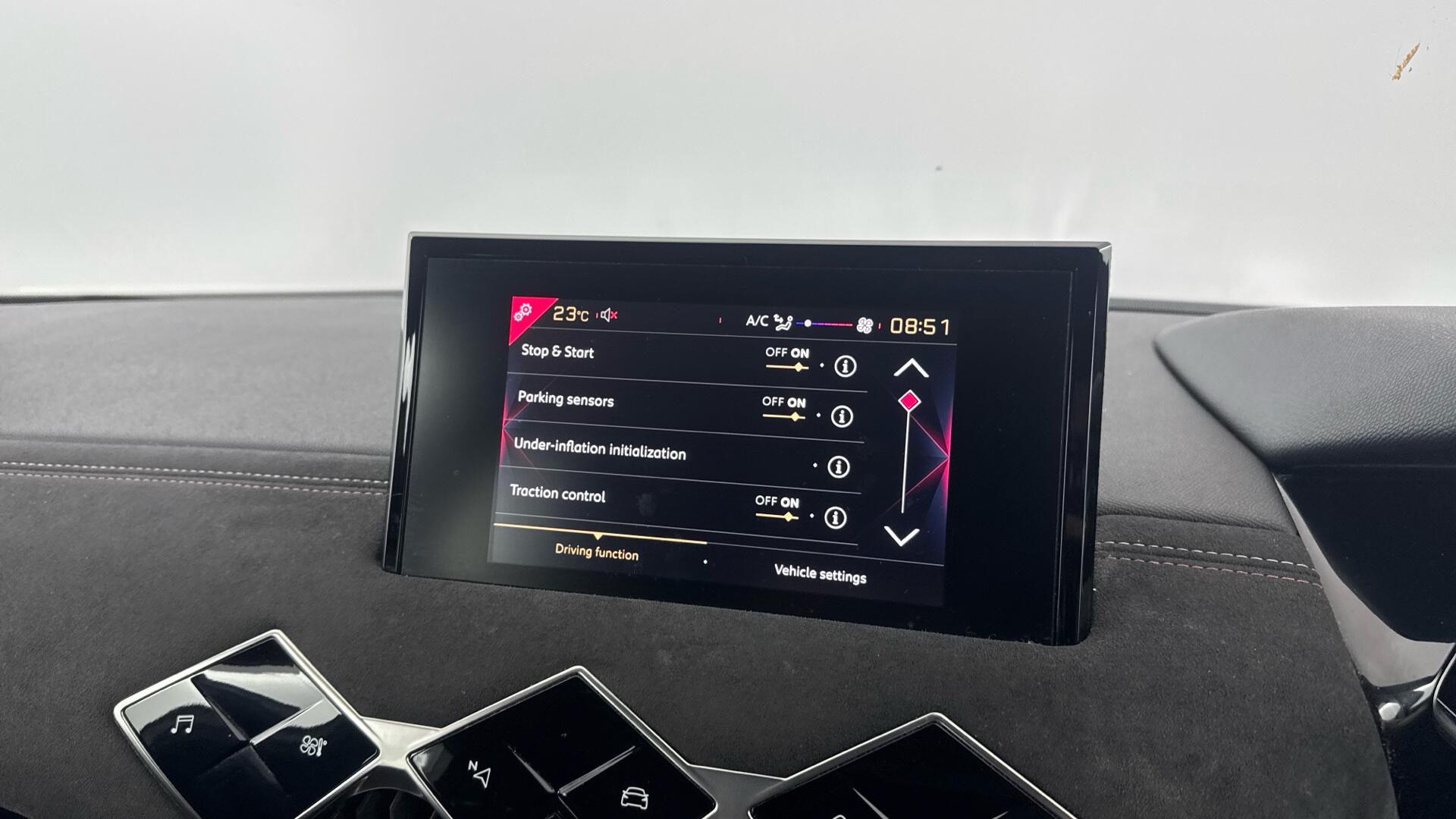 DS Automobiles DS 3 Crossback view 28