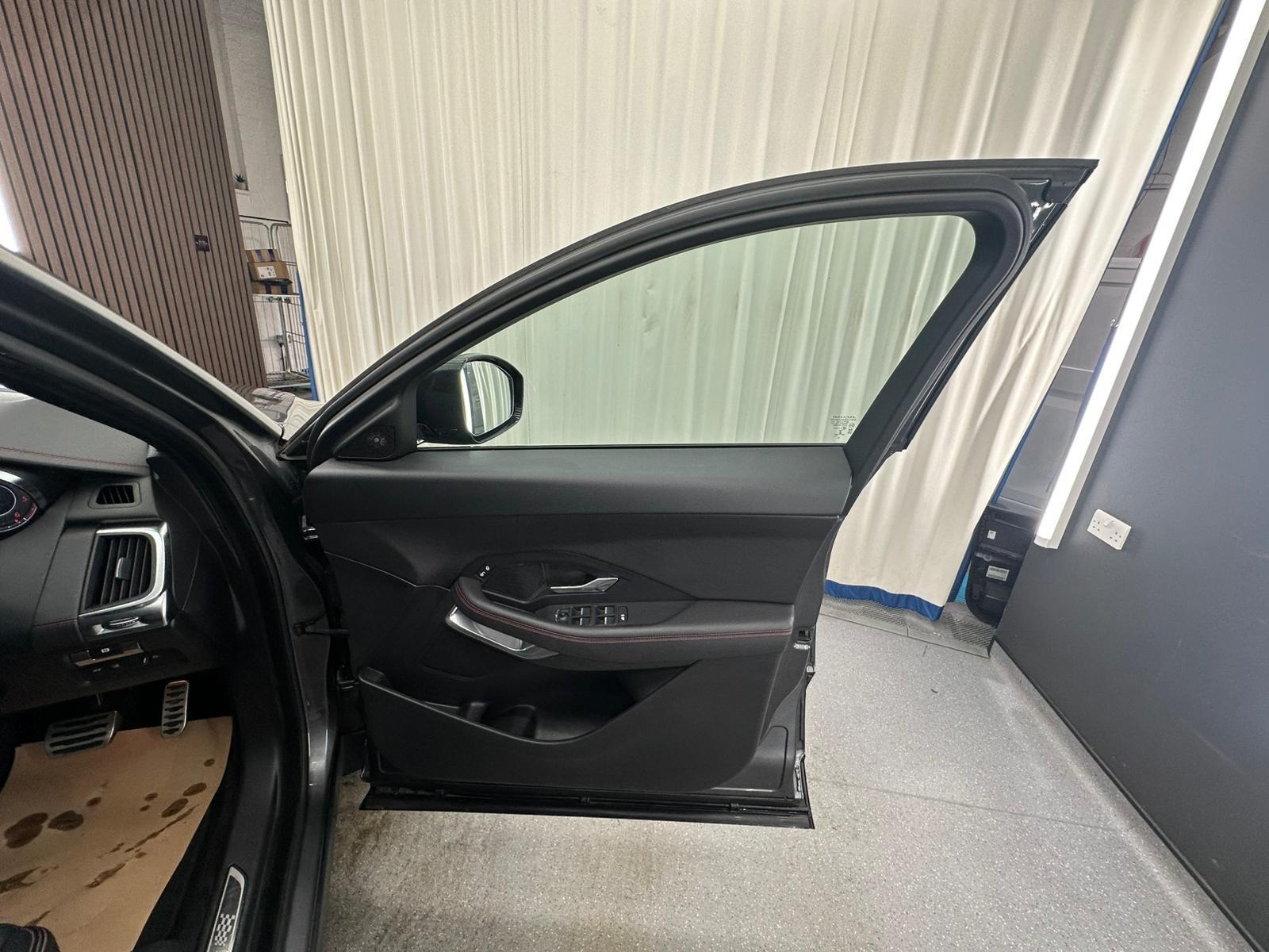 Jaguar E-Pace view 21