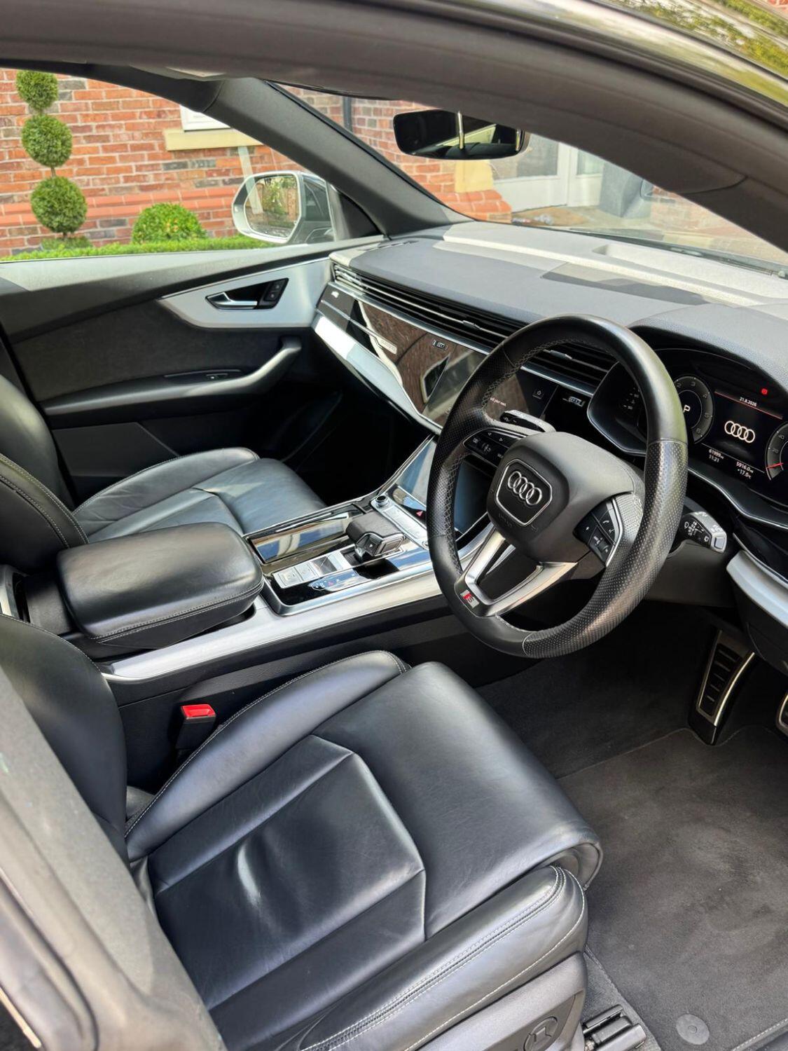 Audi Q8 view 2