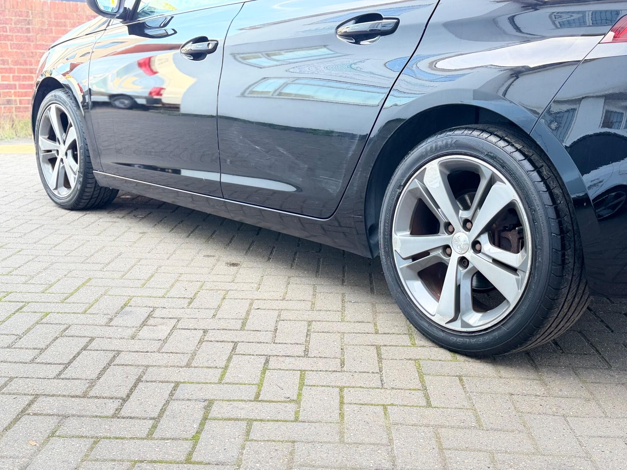 Peugeot 308 view 8