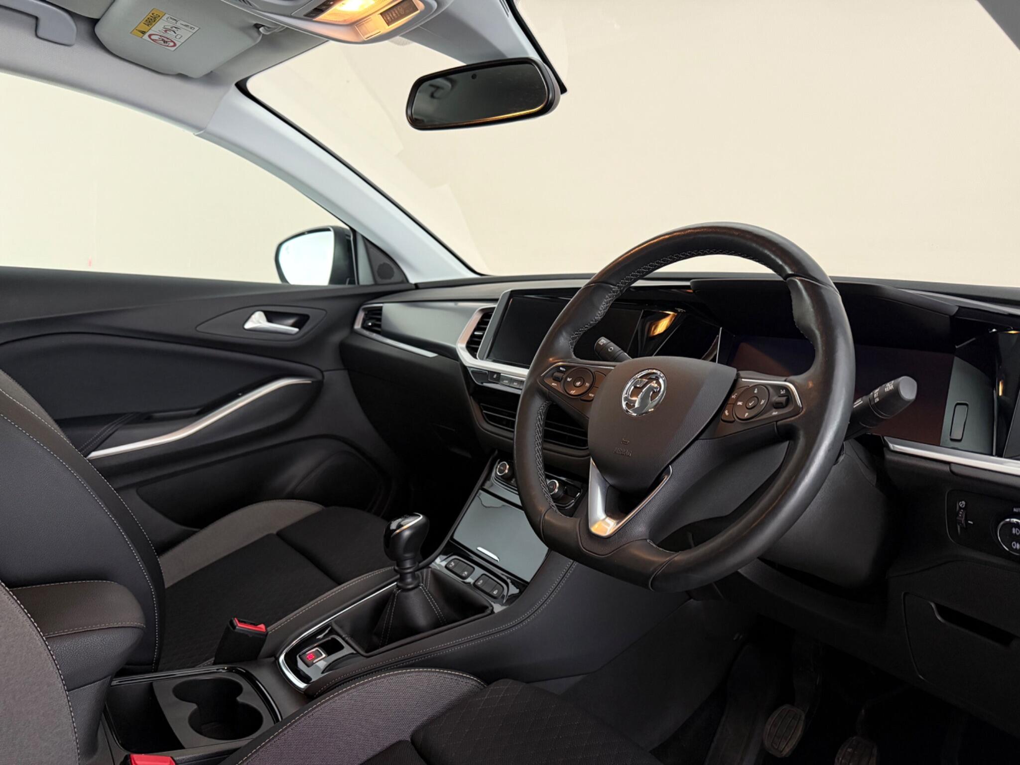 Vauxhall Grandland view 3