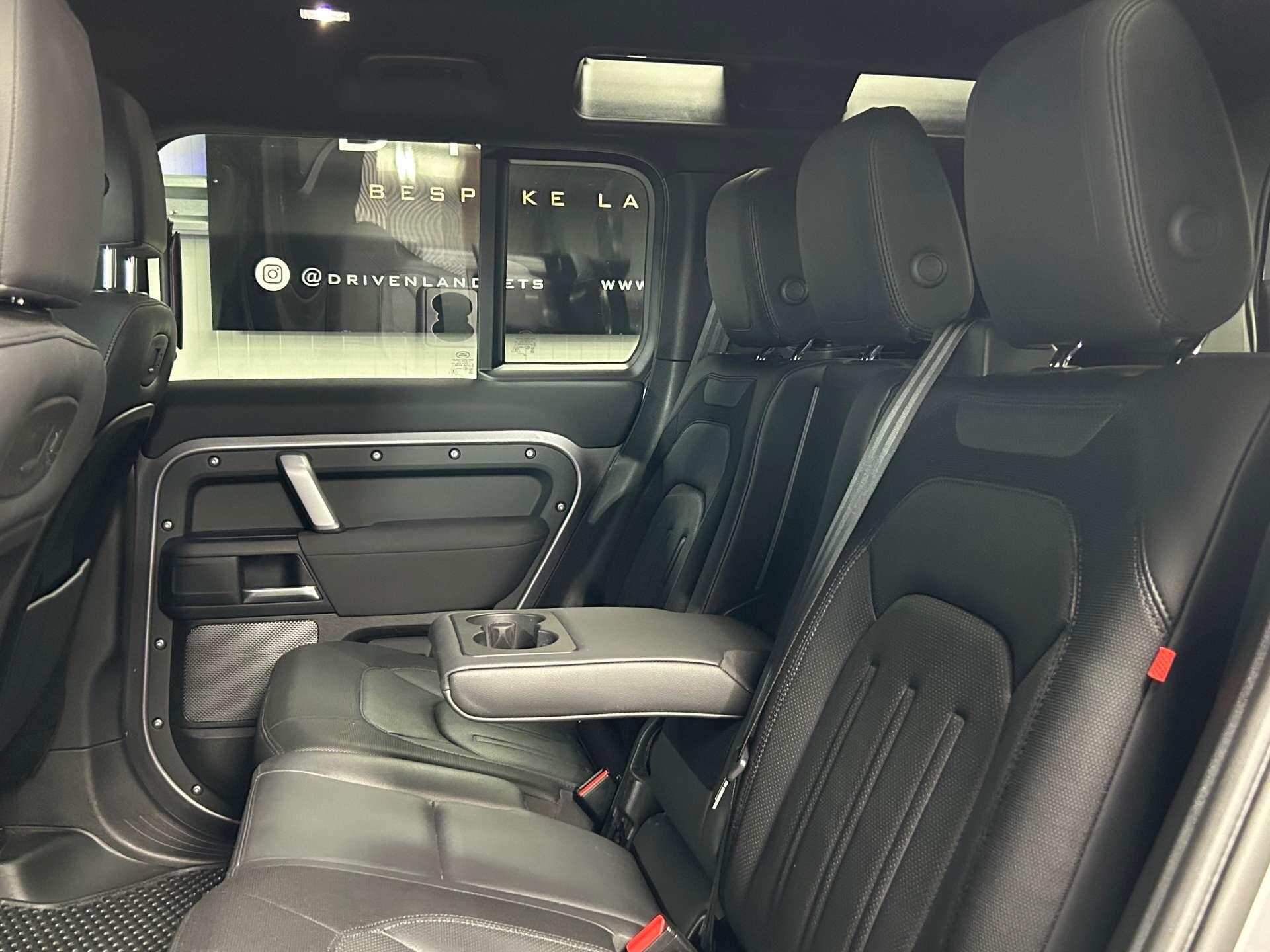 Land Rover Defender 110 view 19