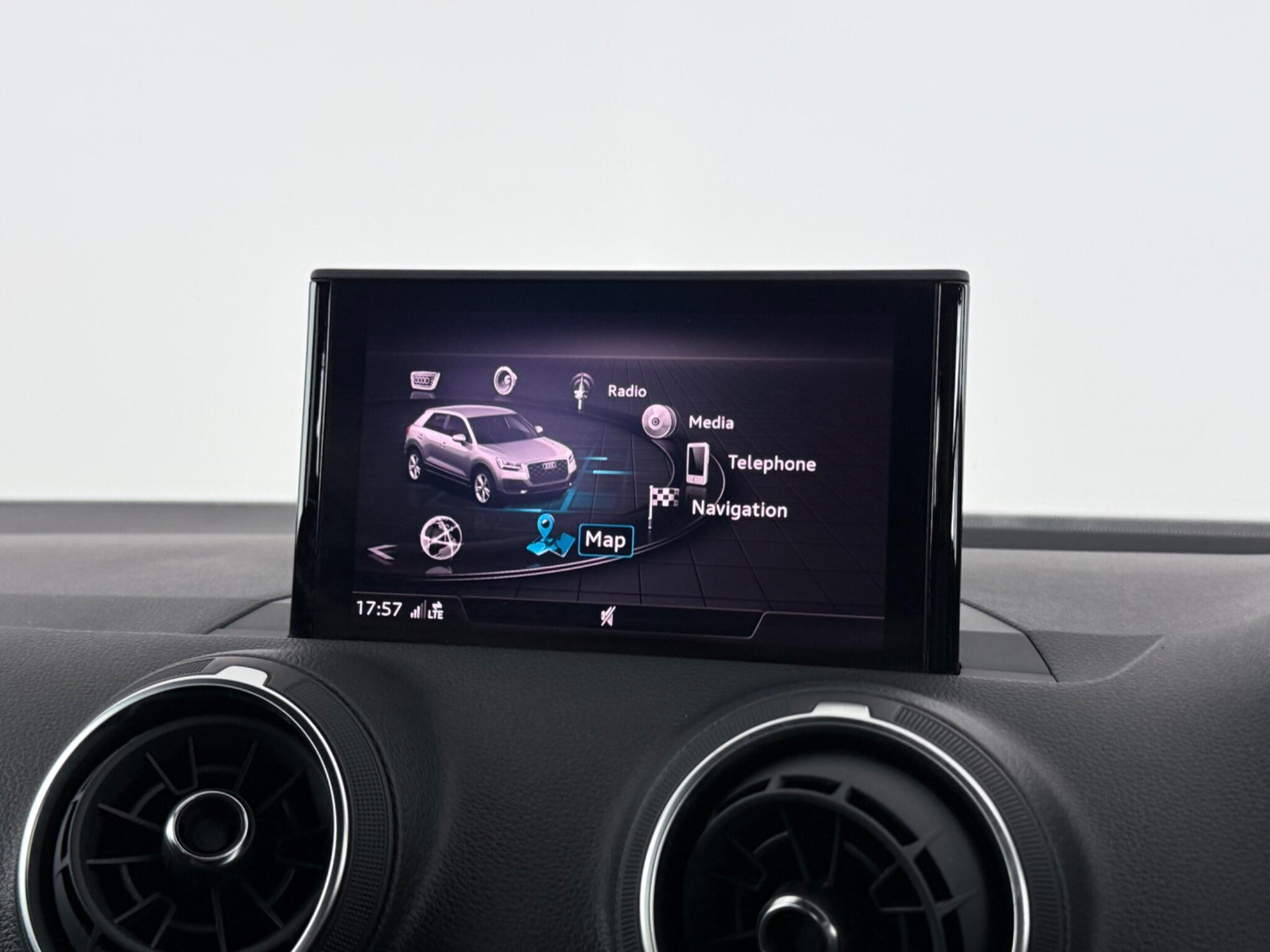Audi Q2 view 26