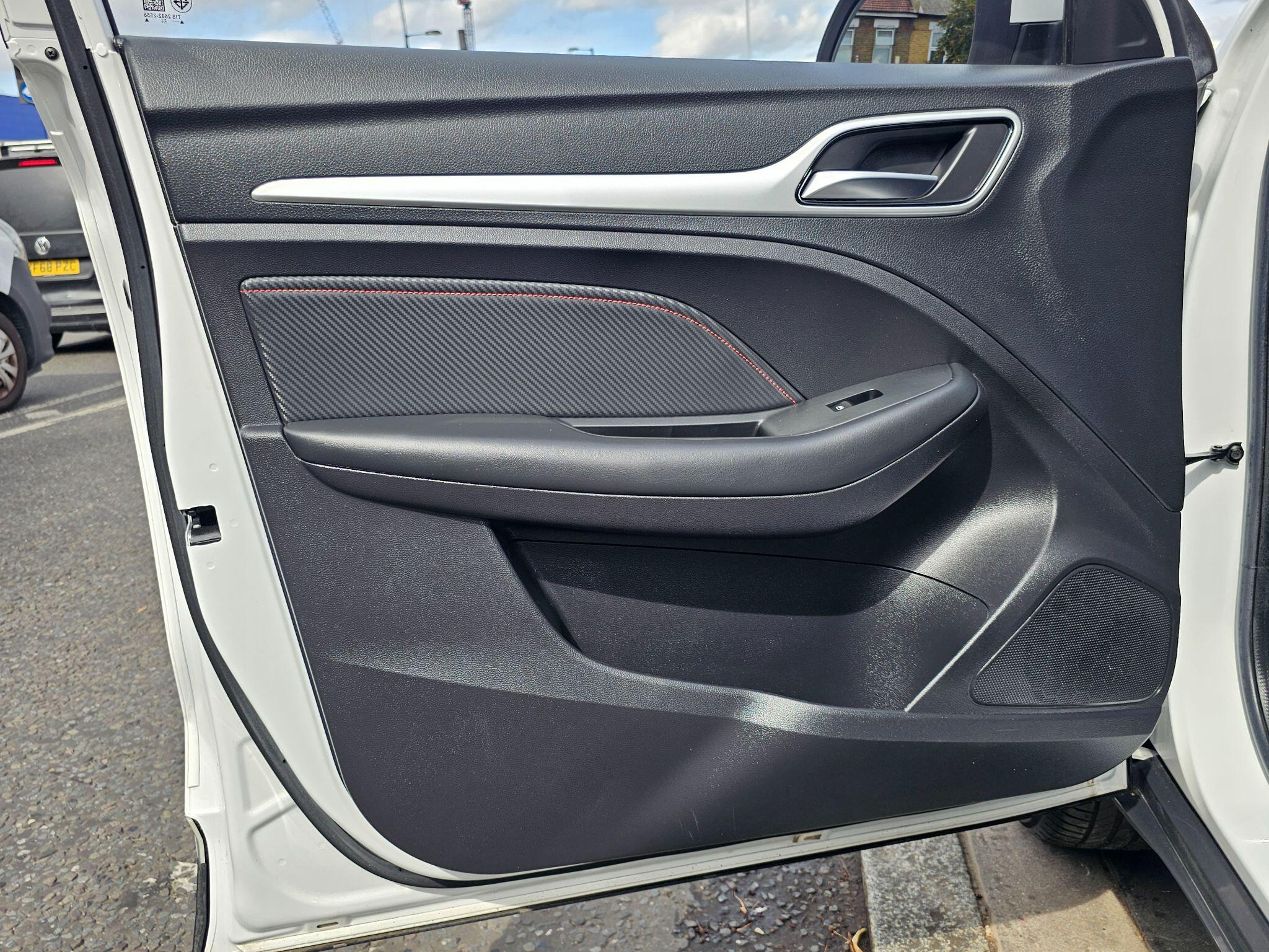 MG ZS view 76