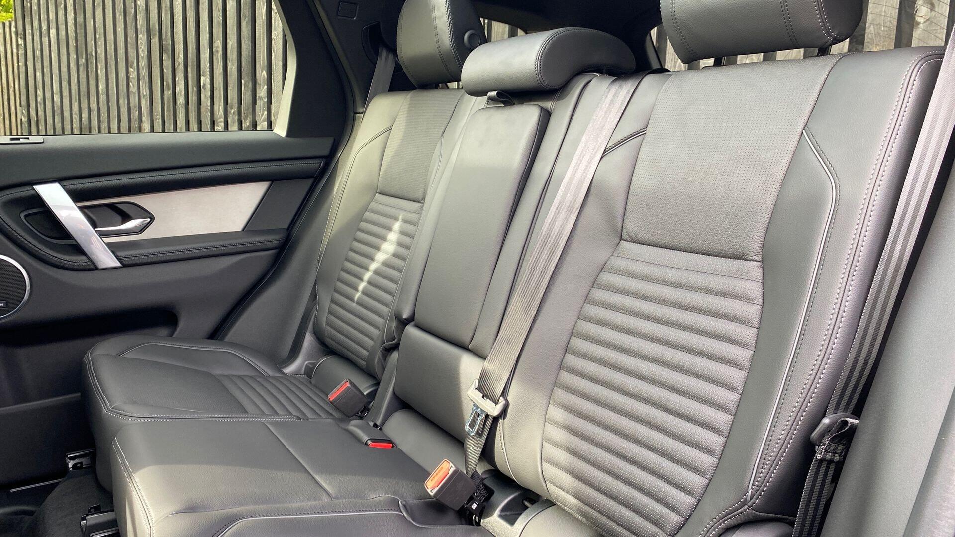 Land Rover Discovery Sport view 32