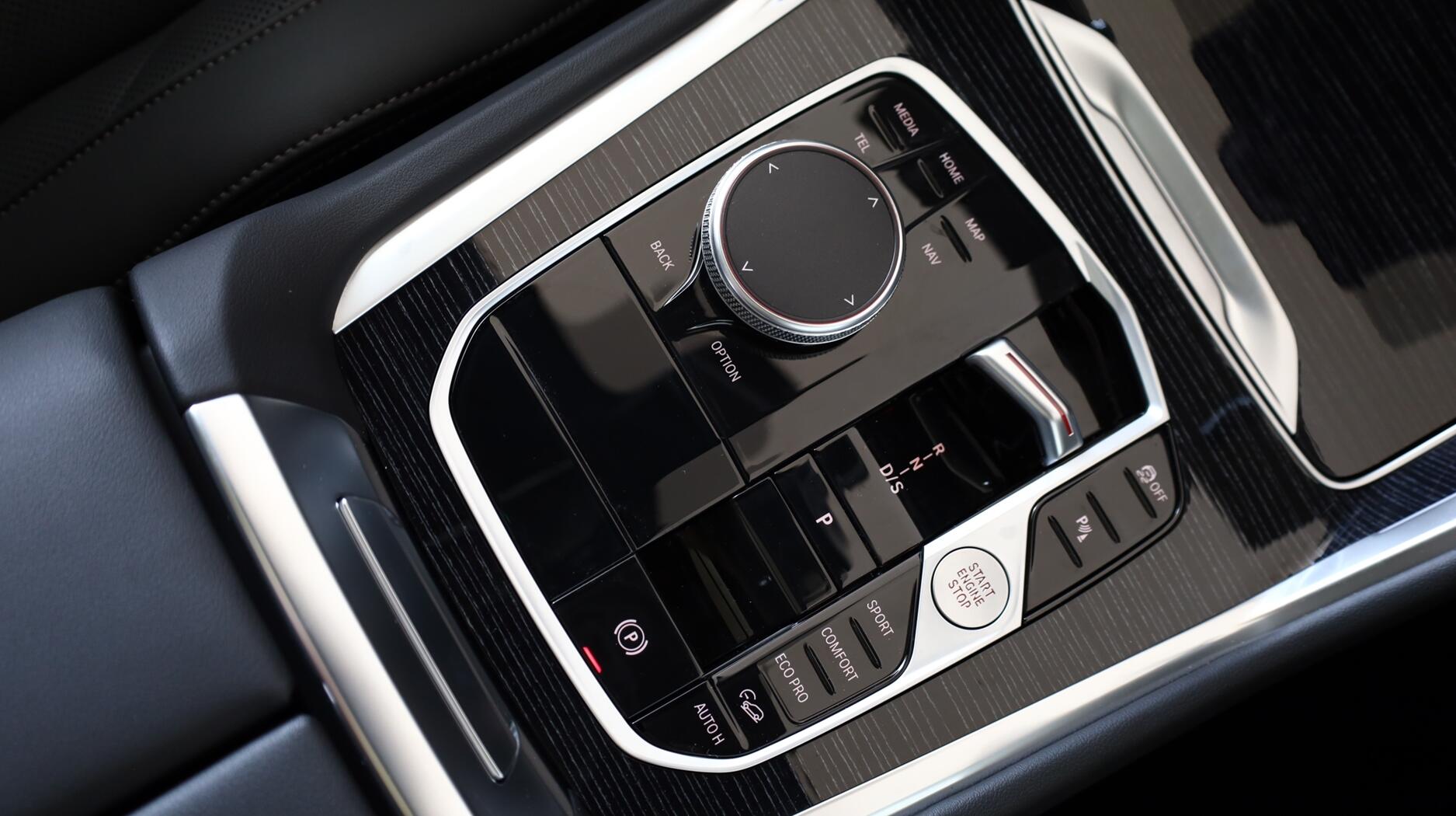 BMW X6 view 10