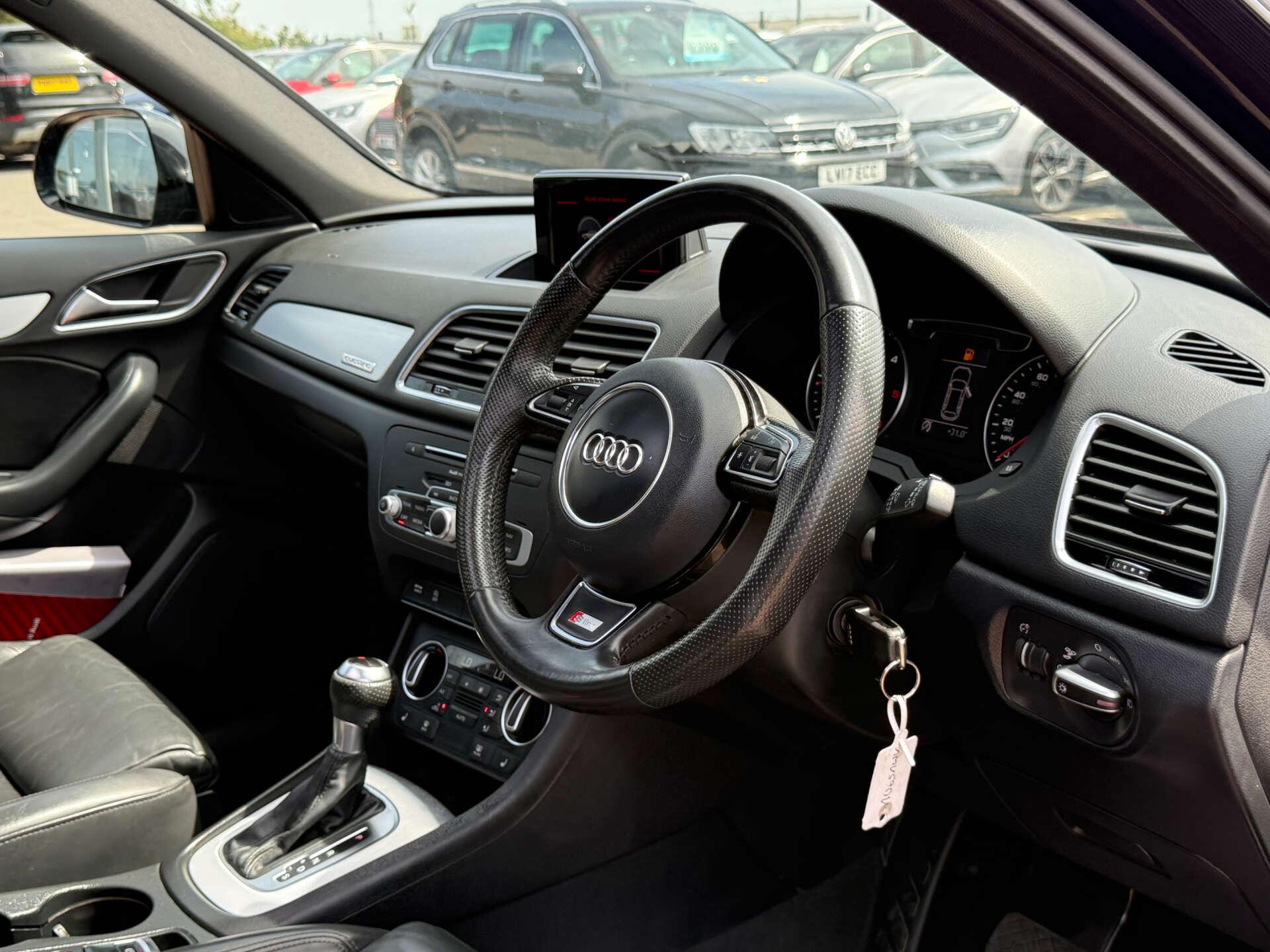 Audi Q3 view 33