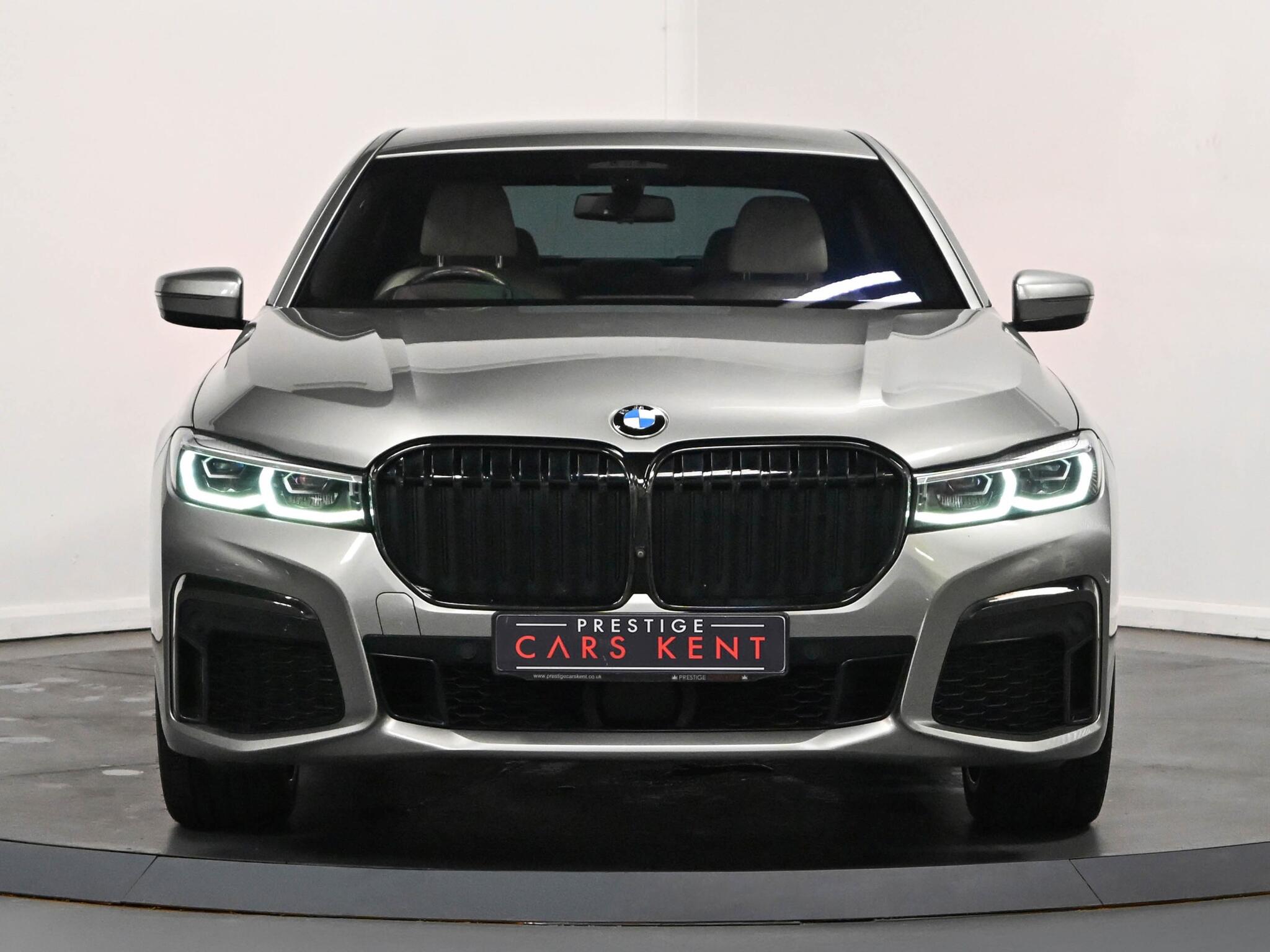 BMW 7 Series view 17