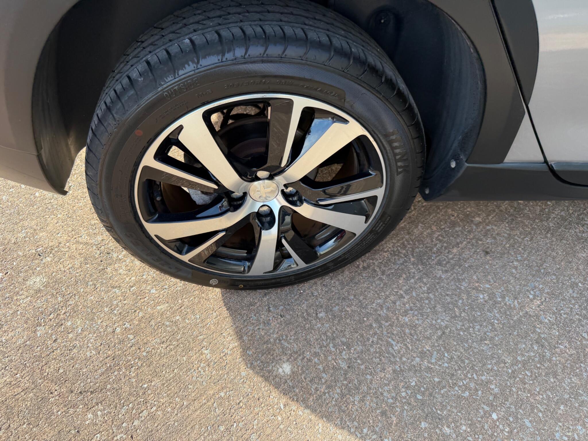 Peugeot 2008 view 19