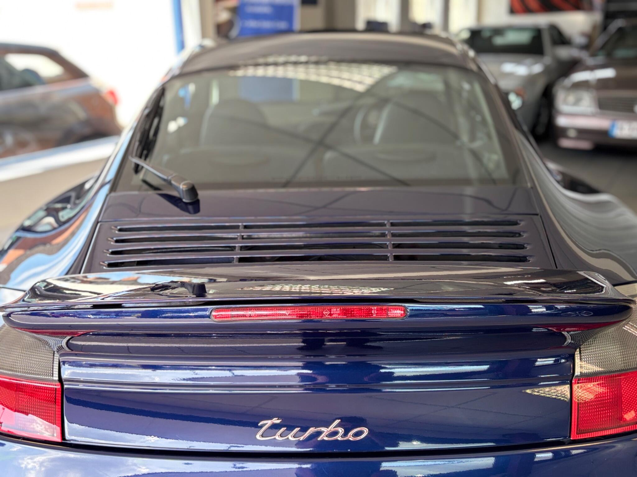Porsche 911 view 28