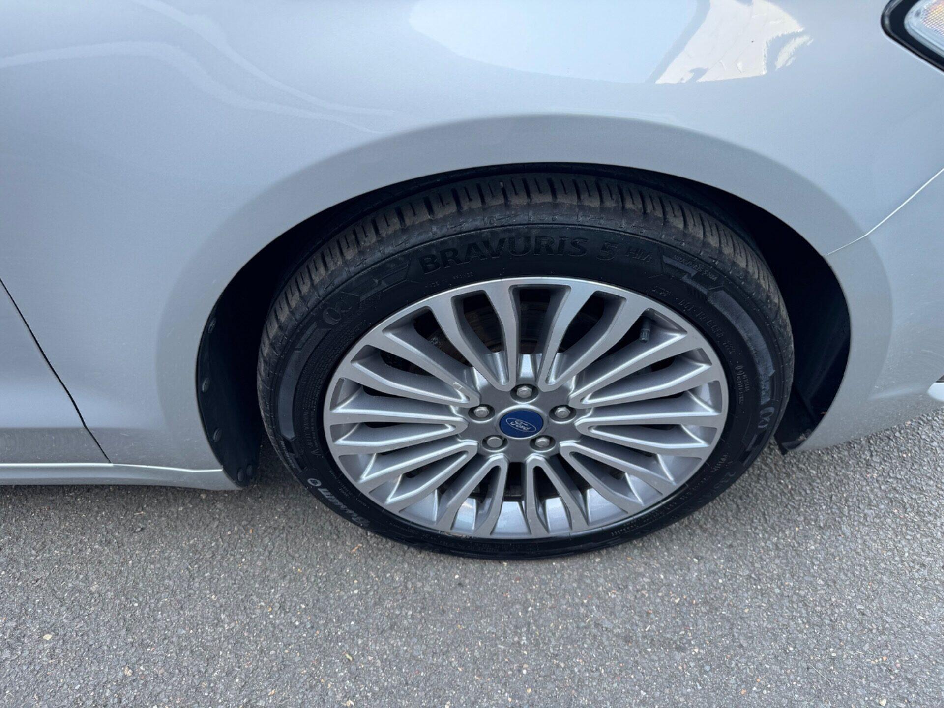 Ford Mondeo view 18