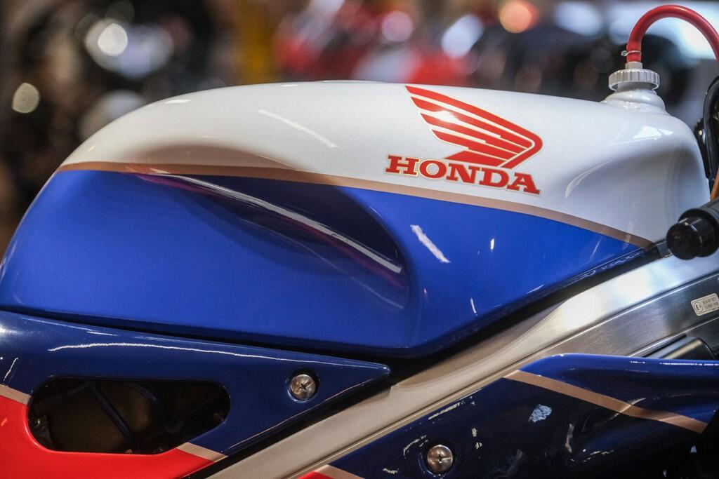 Honda VFR750 view 8
