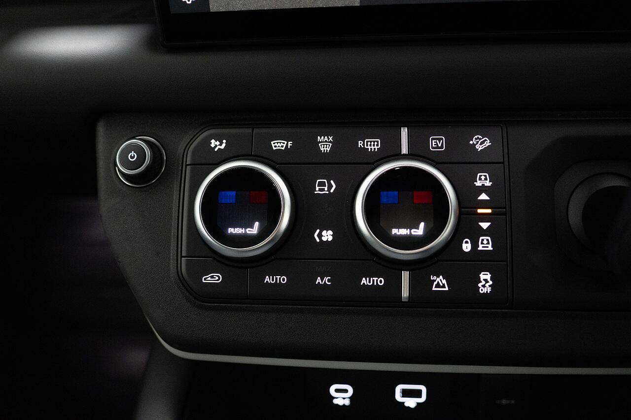 Land Rover Defender view 18