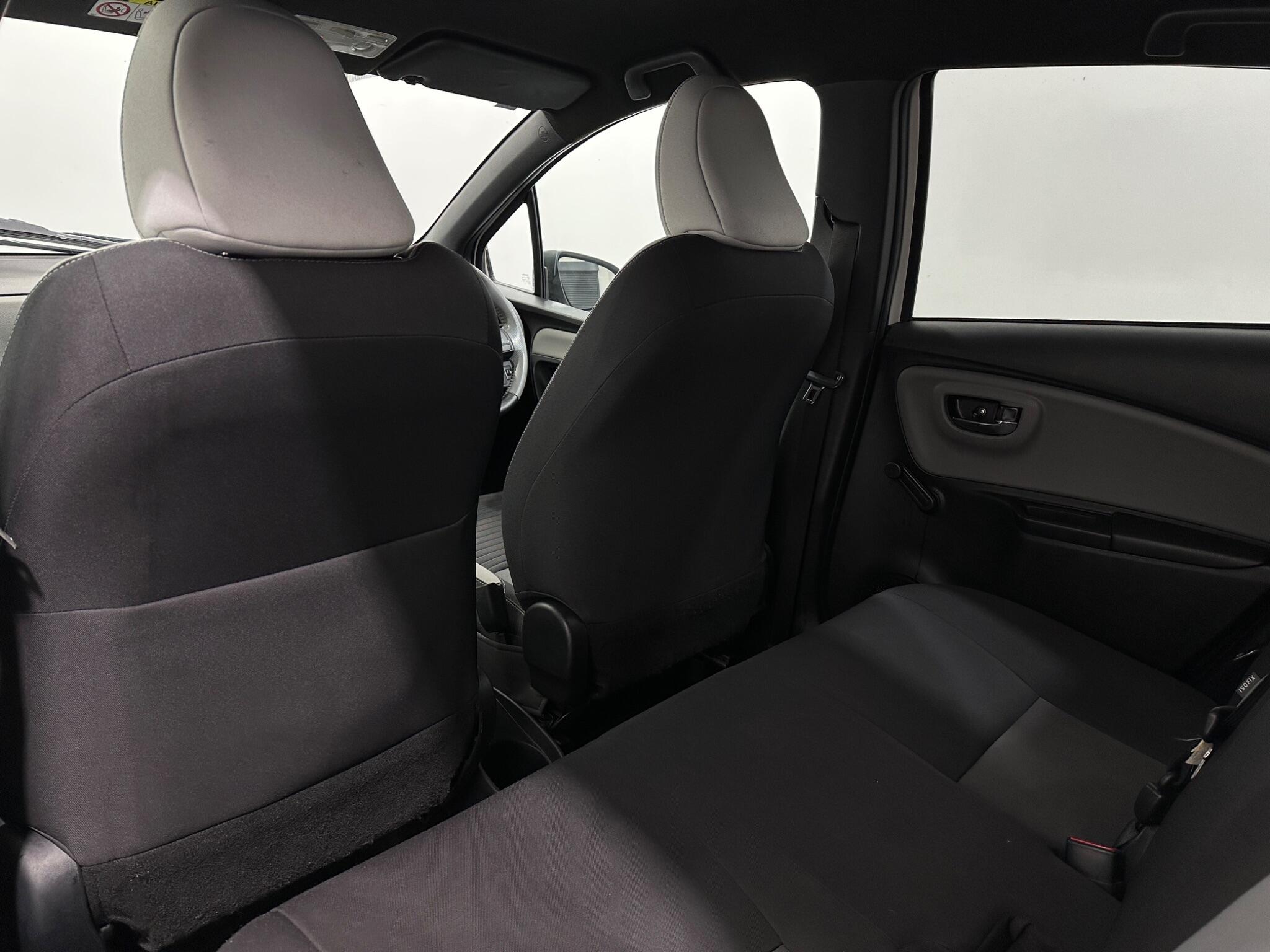 Toyota Yaris view 35