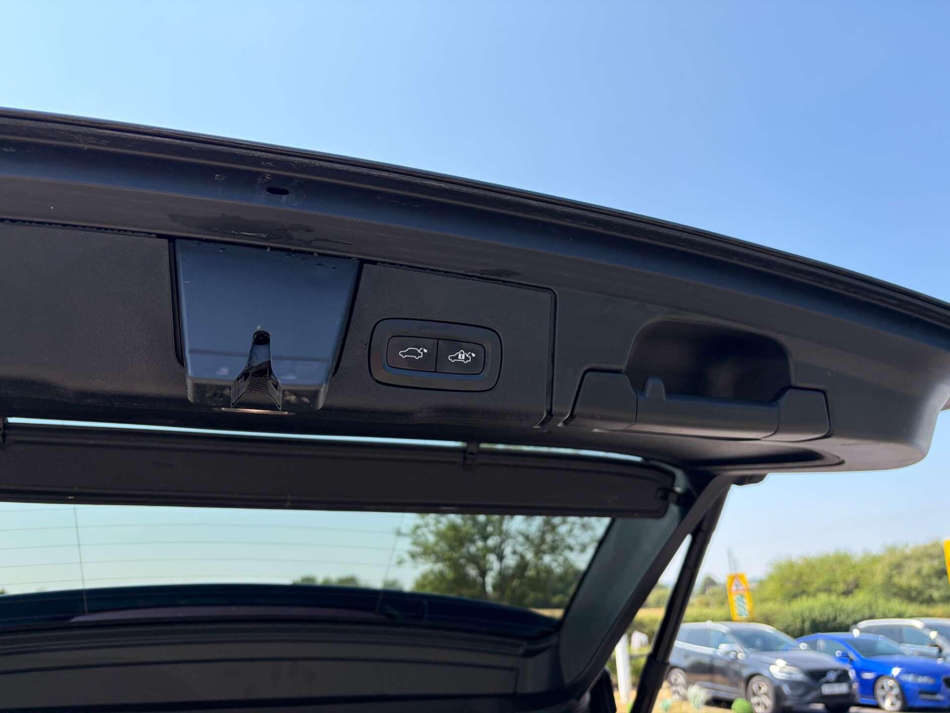 Volvo XC60 view 26