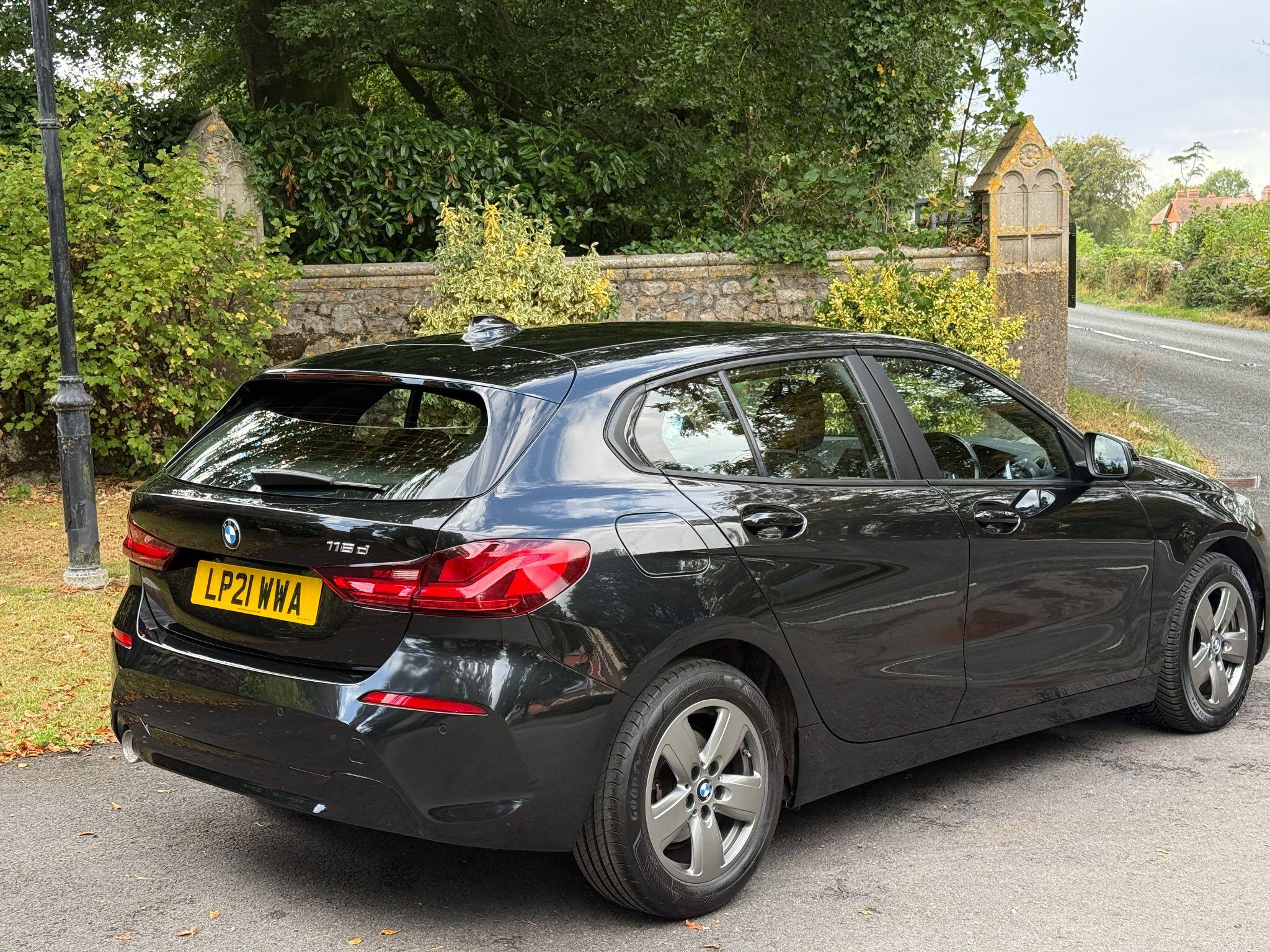 BMW 1 Series view 12