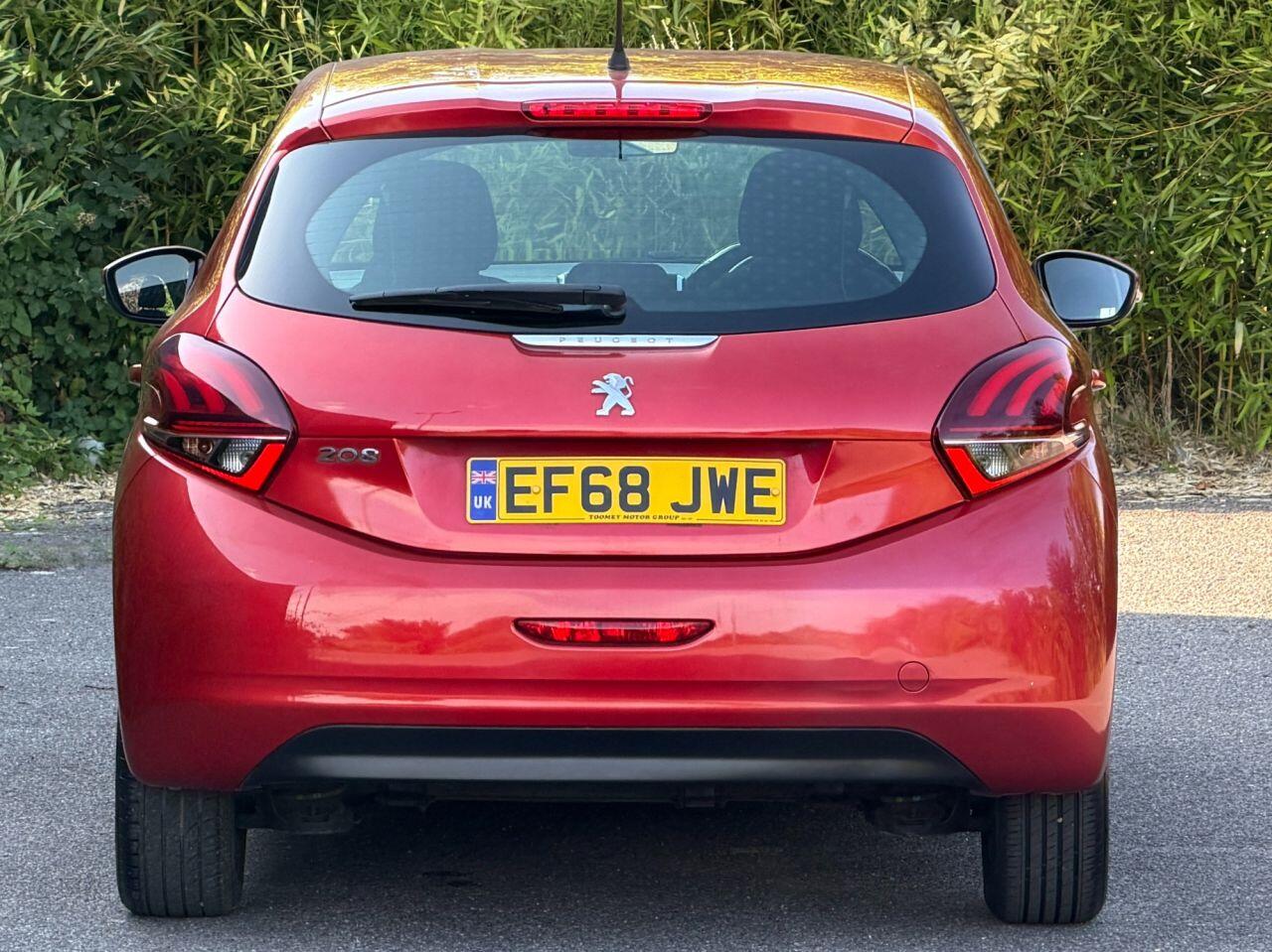 Peugeot 208 view 6