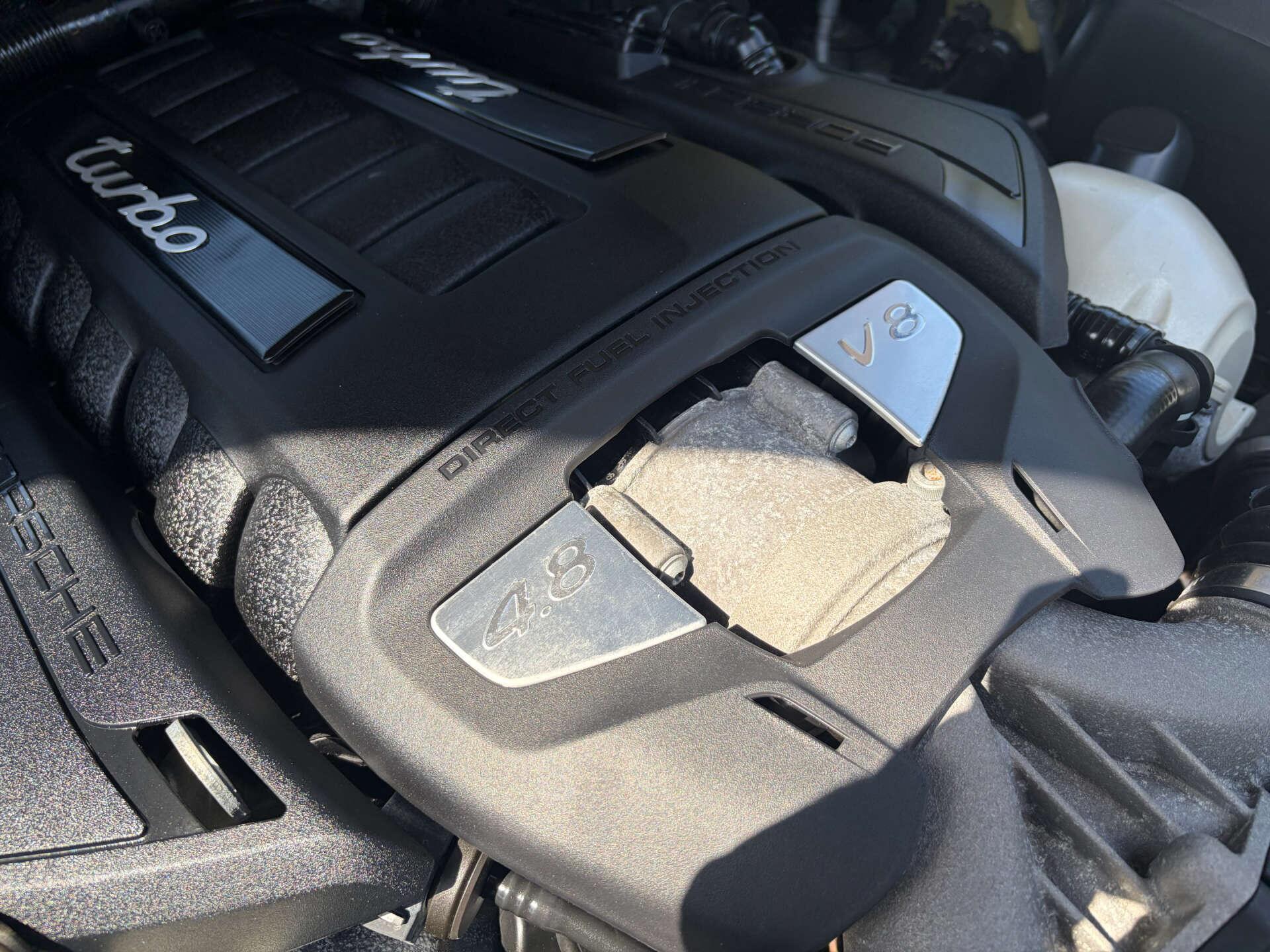 Porsche Cayenne view 57