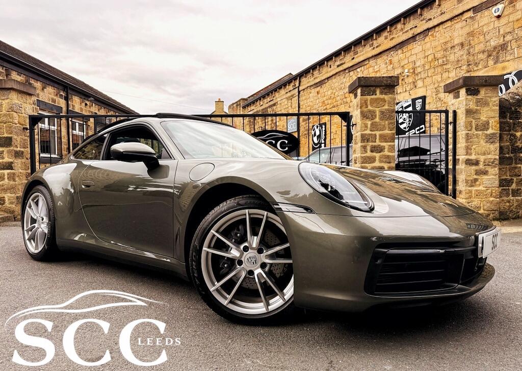 Porsche 911 view 6