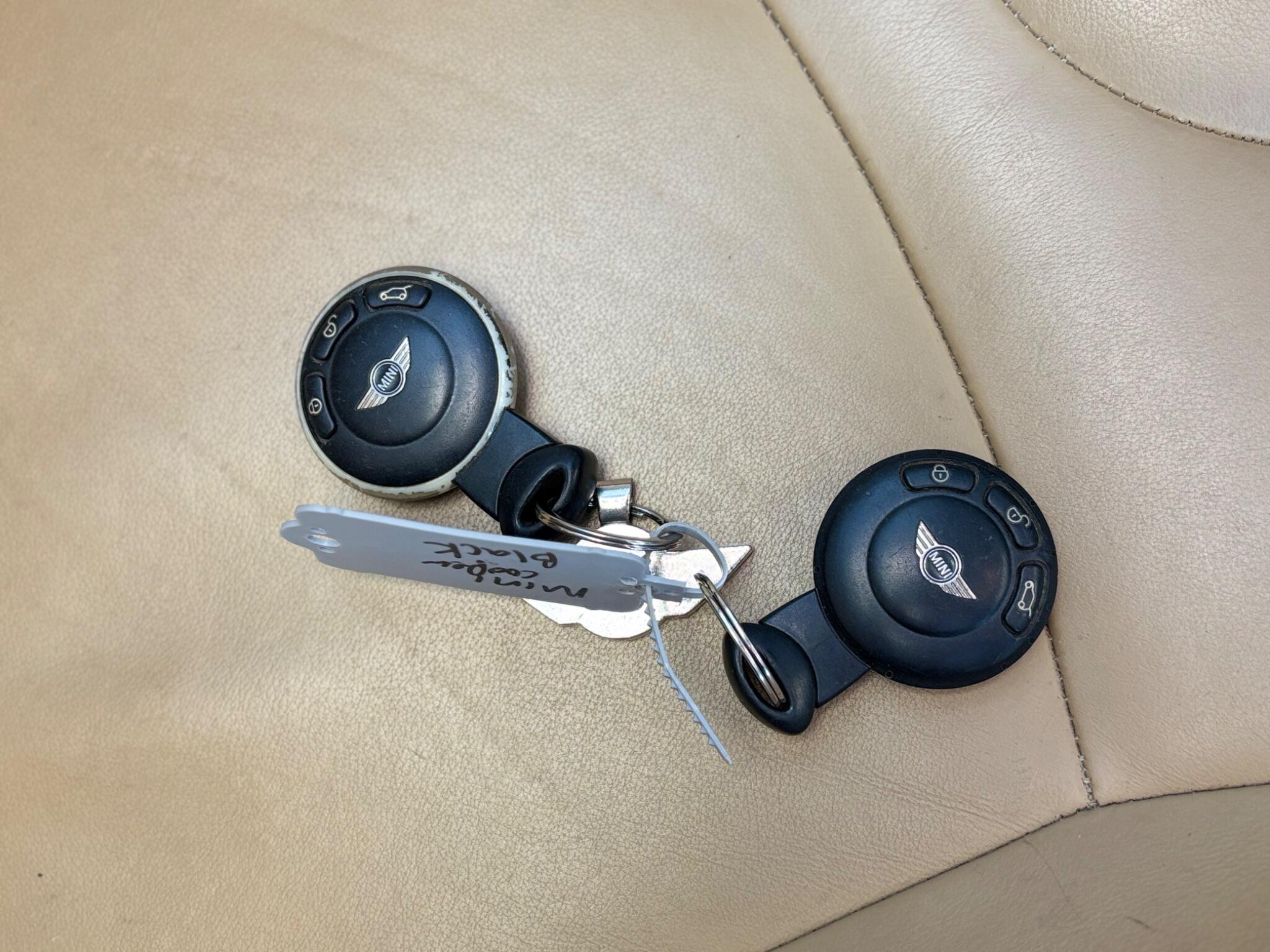 Mini Convertible view 16