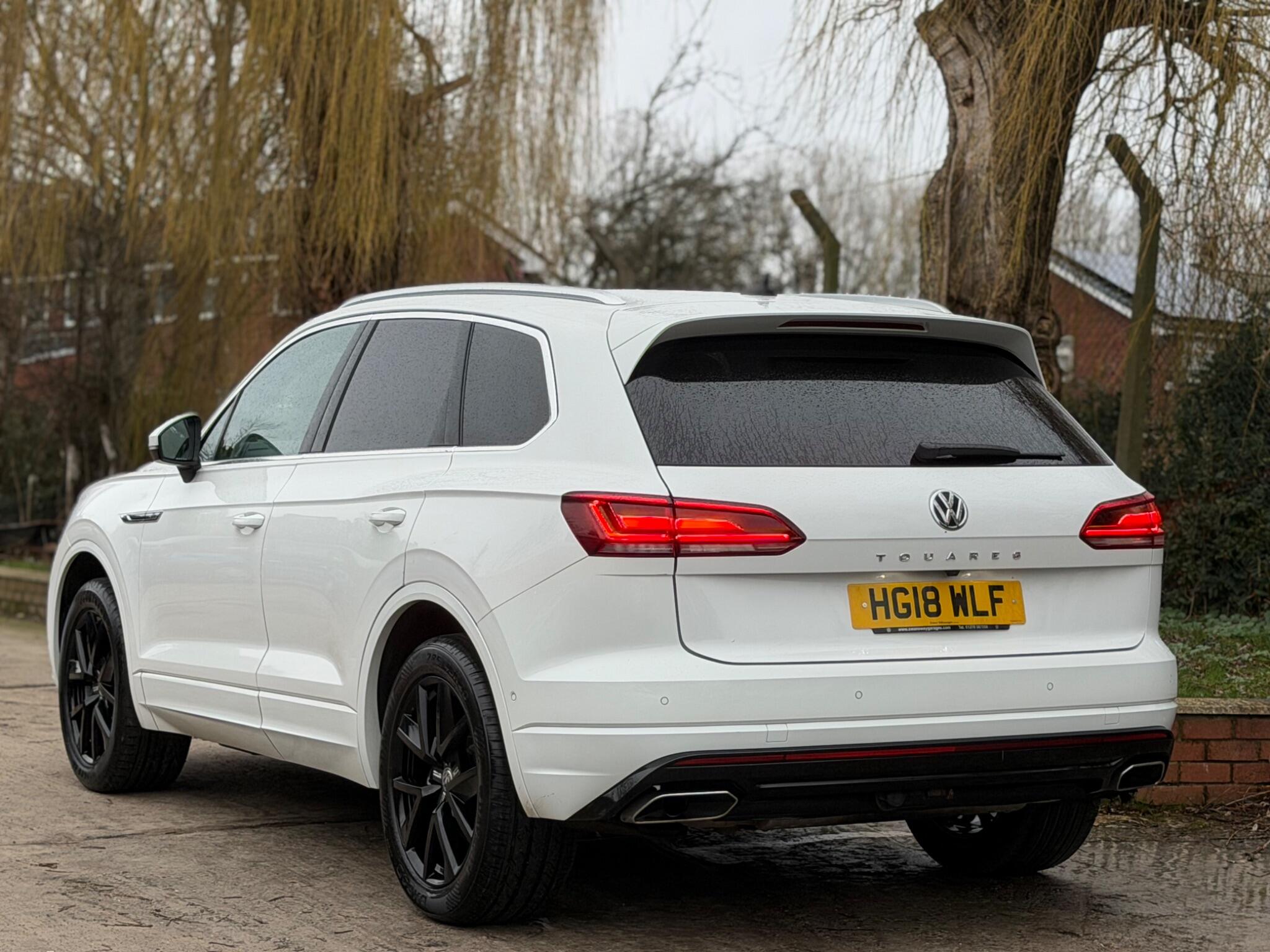 Volkswagen Touareg view 12