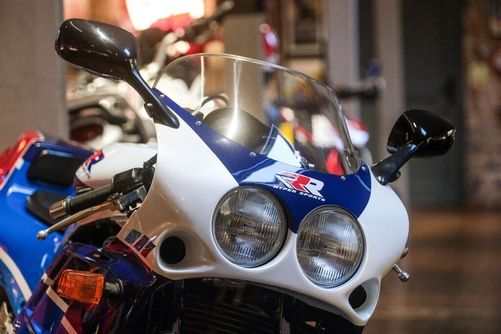Suzuki GSX-R750 view 14