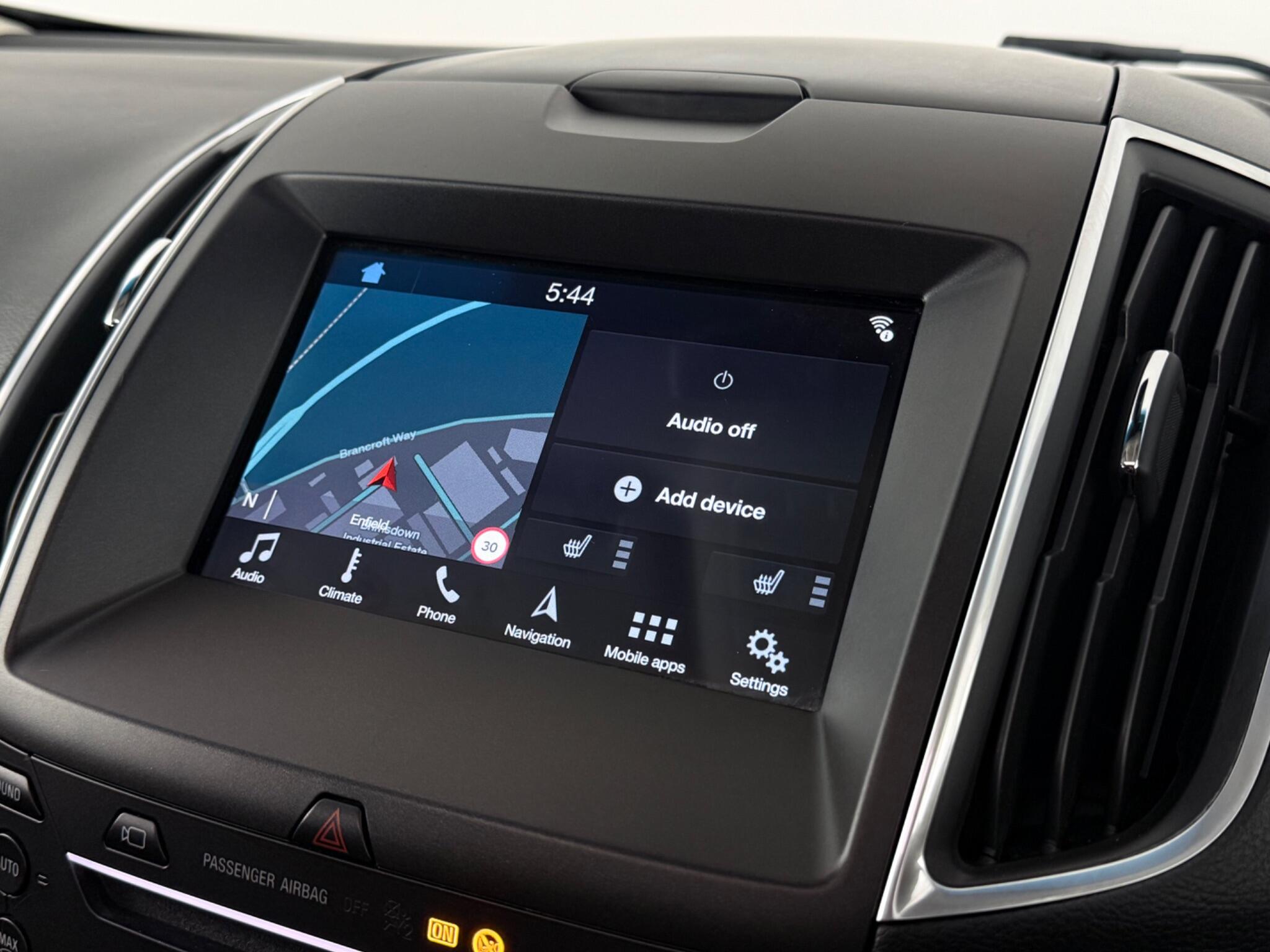 Ford Edge view 24