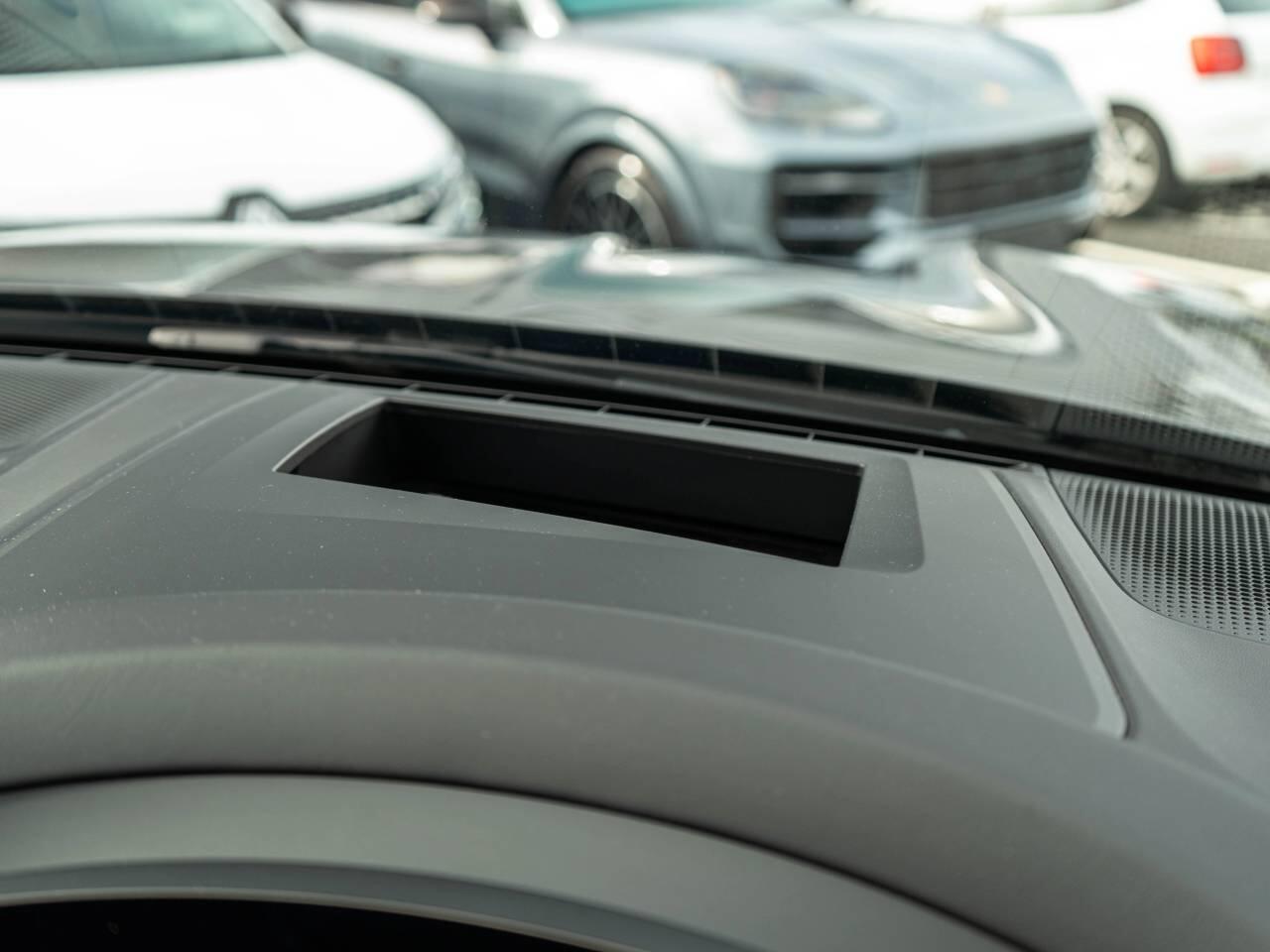 Porsche Cayenne view 22