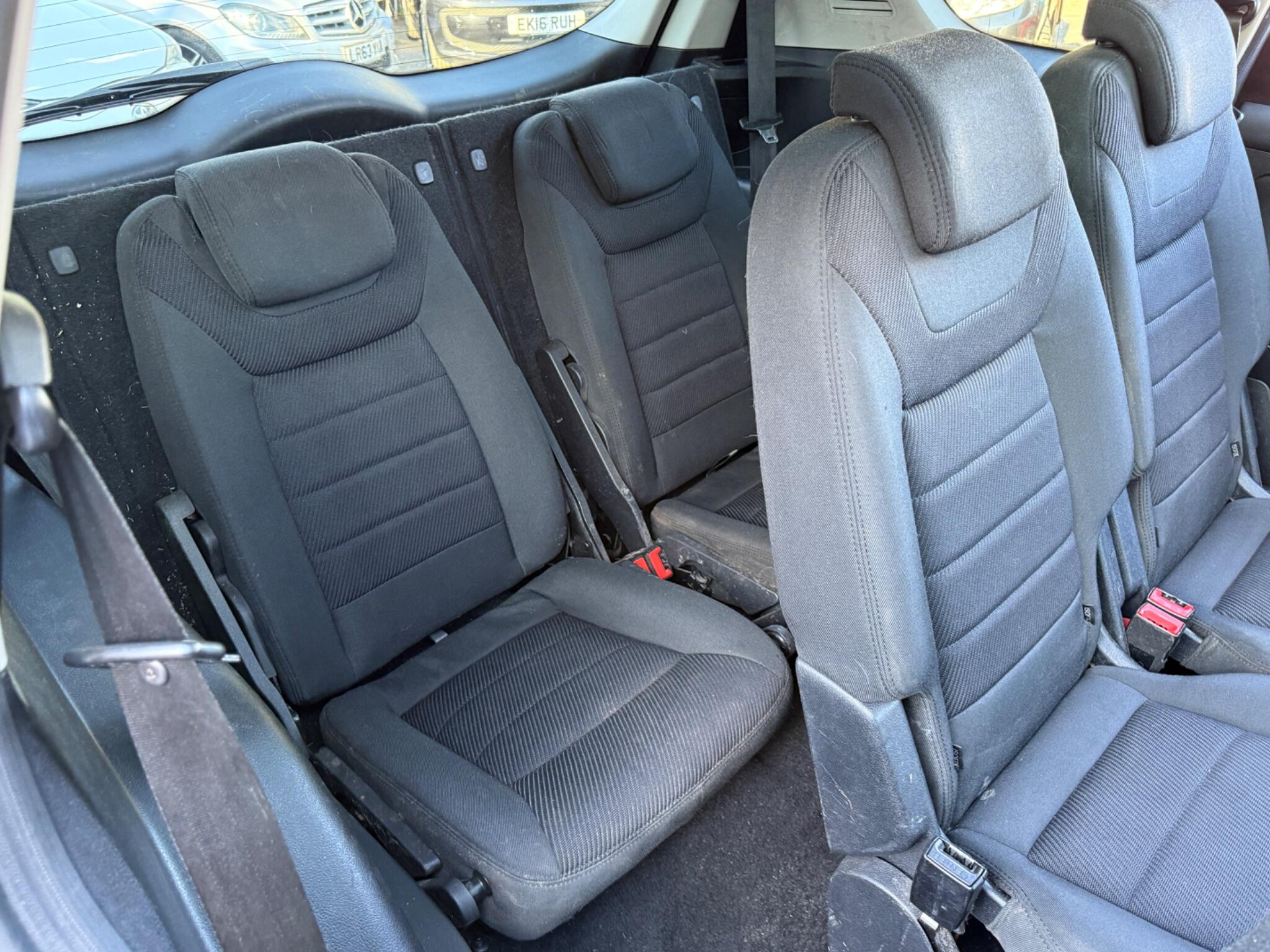 Ford S-Max - Image 17
